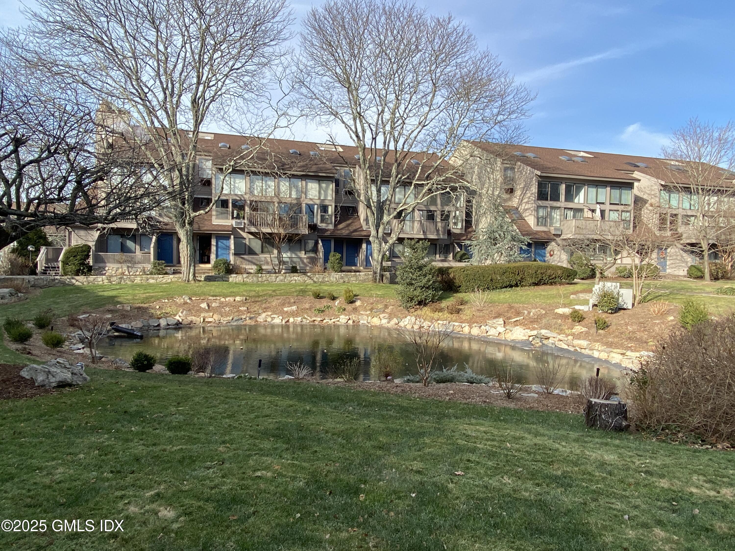 1465 E Putnam Avenue 326