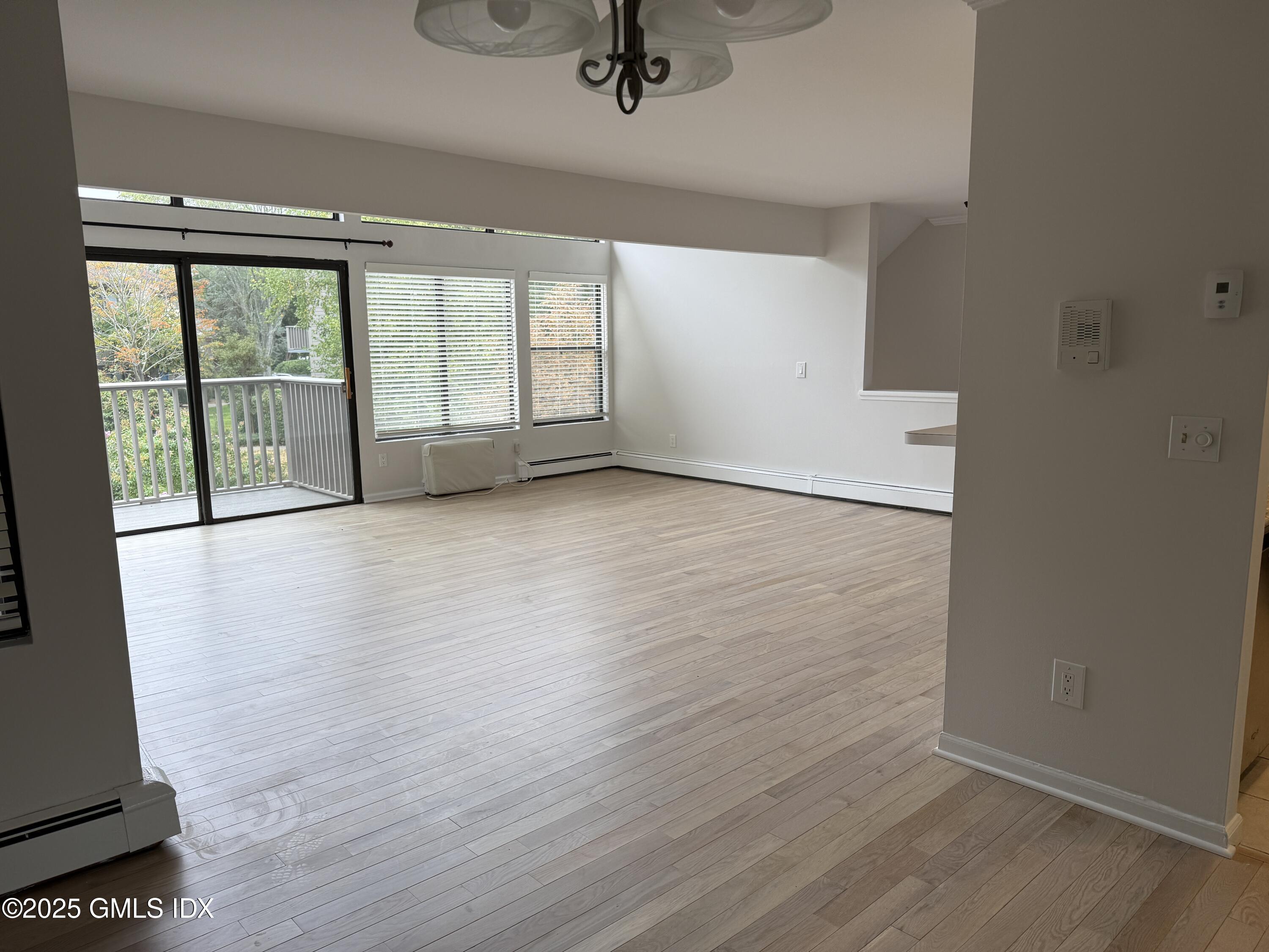 1465 E Putnam Avenue 326