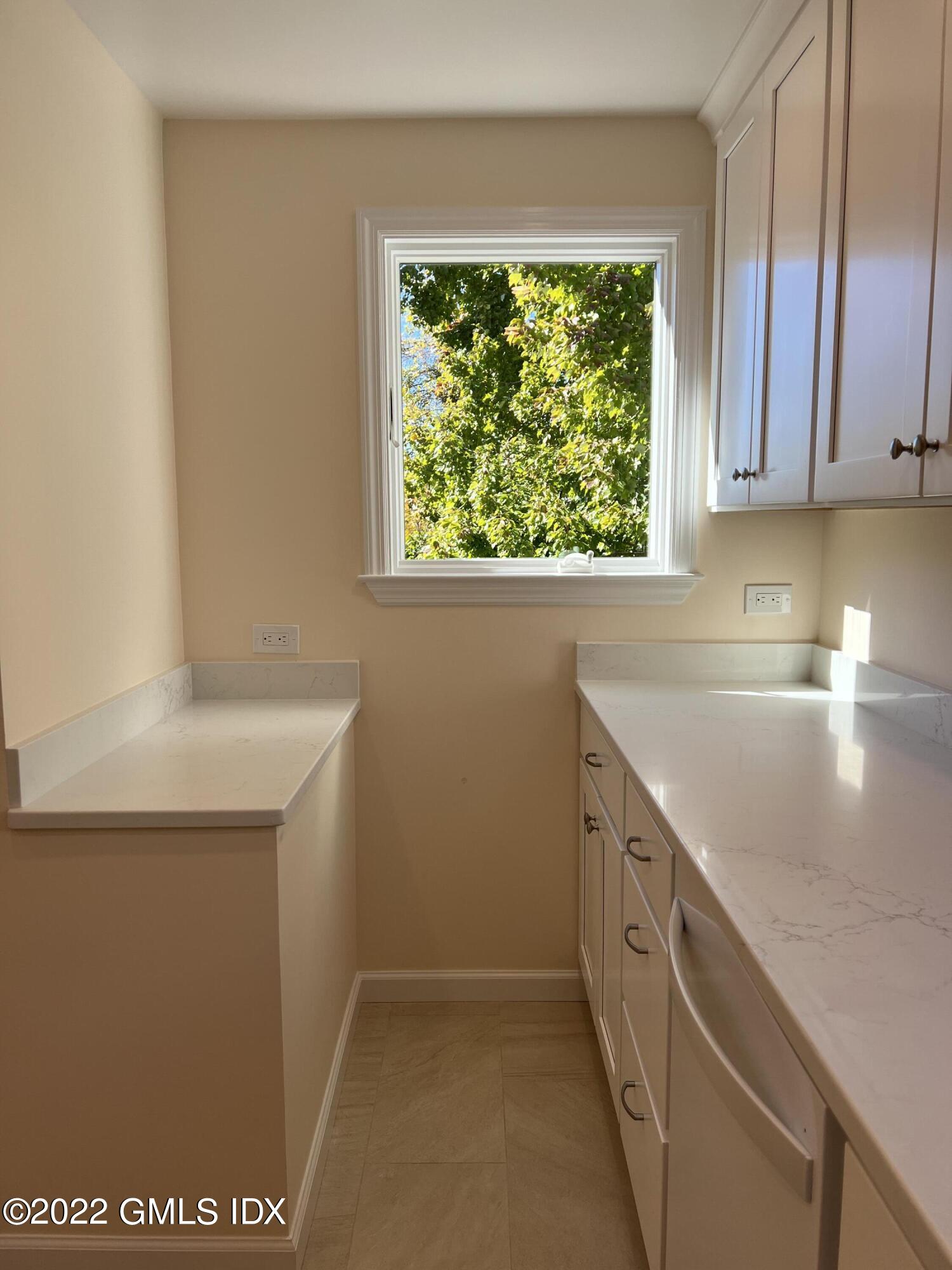 8 Smith Street South 2nd Floor