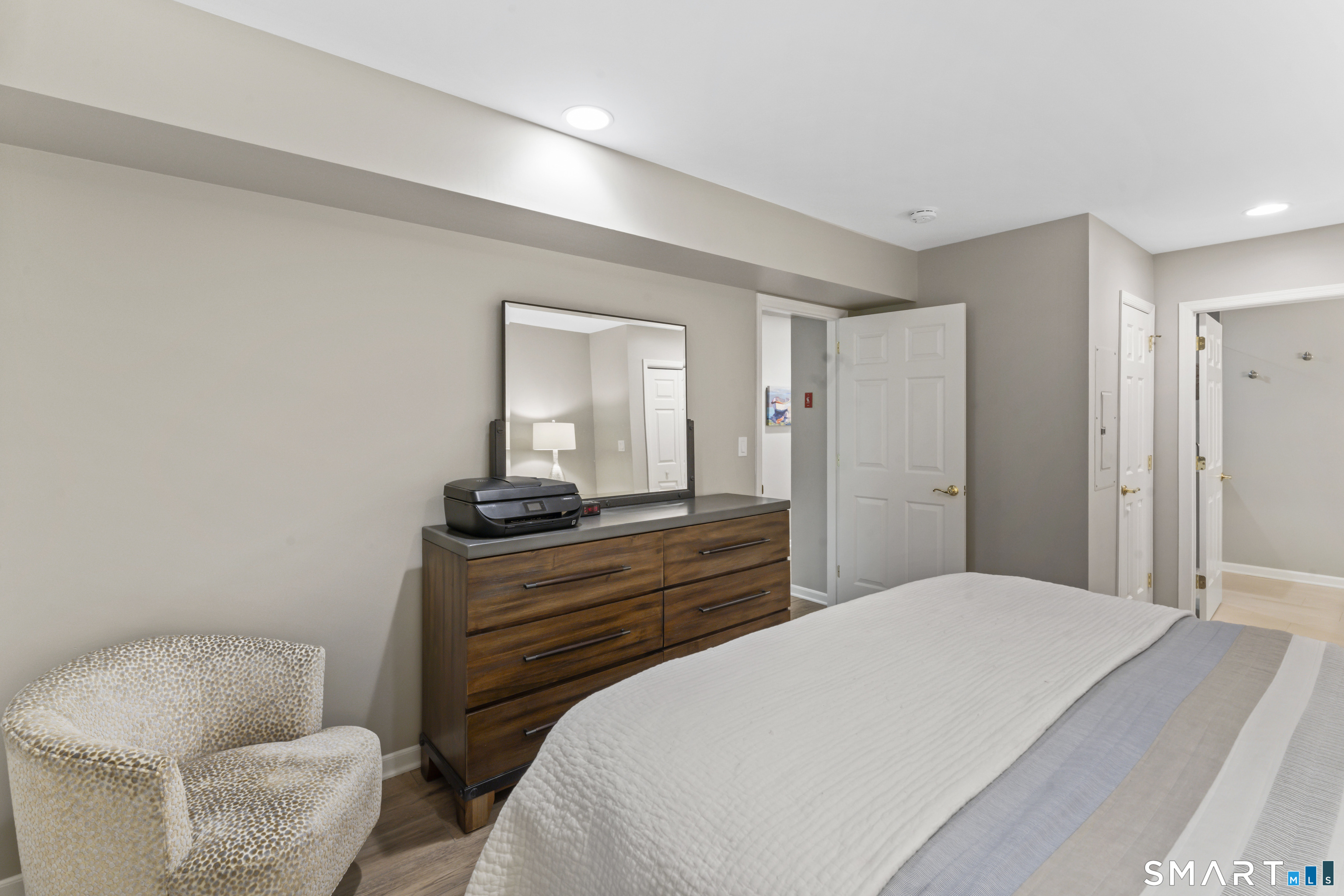 351 Pemberwick Road 818