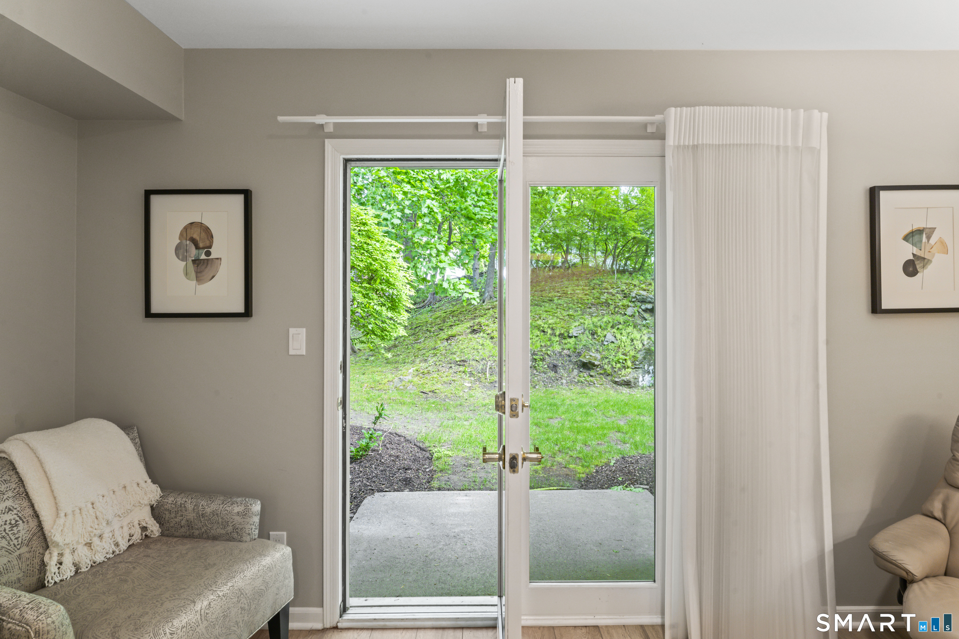 351 Pemberwick Road 818