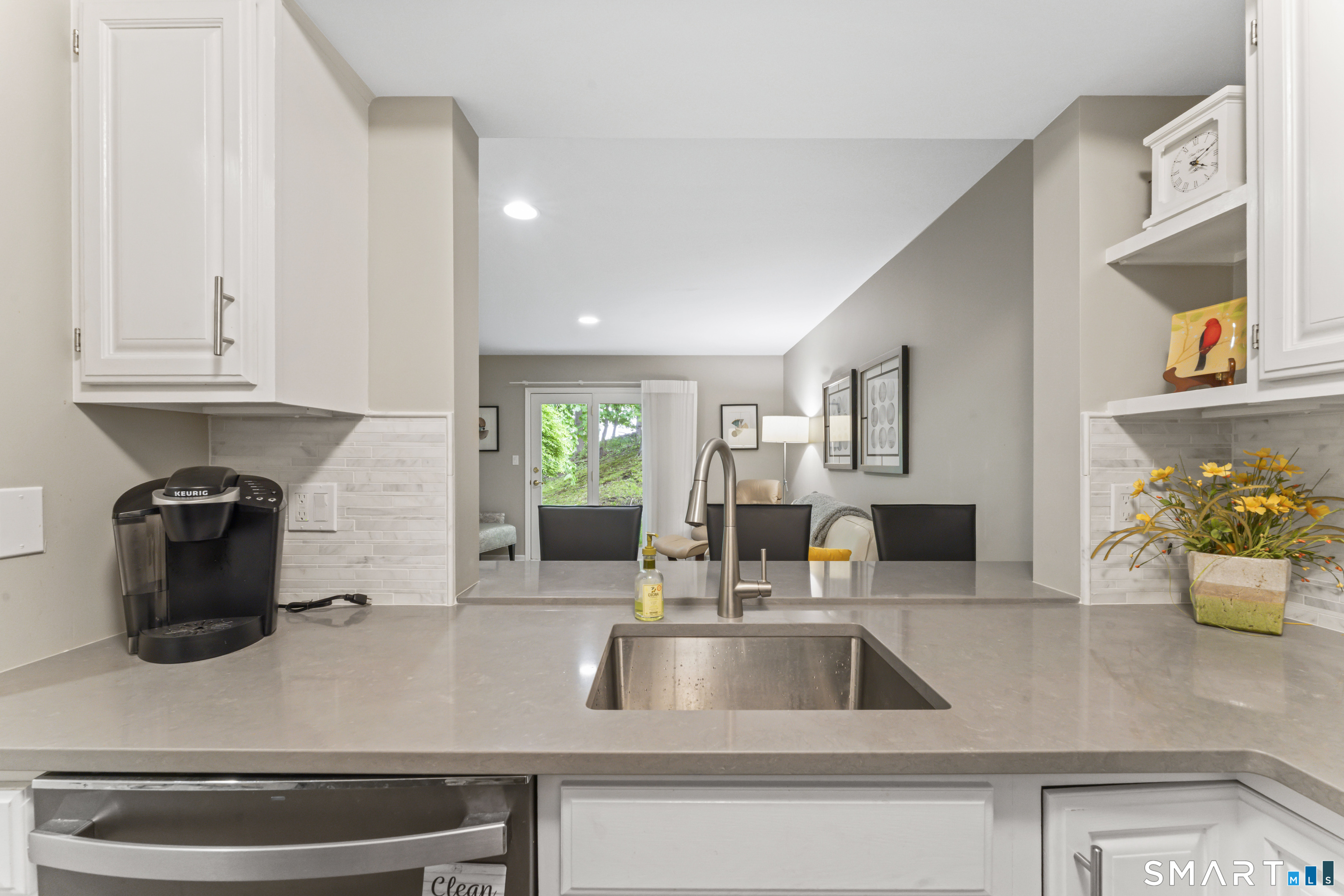 351 Pemberwick Road 818