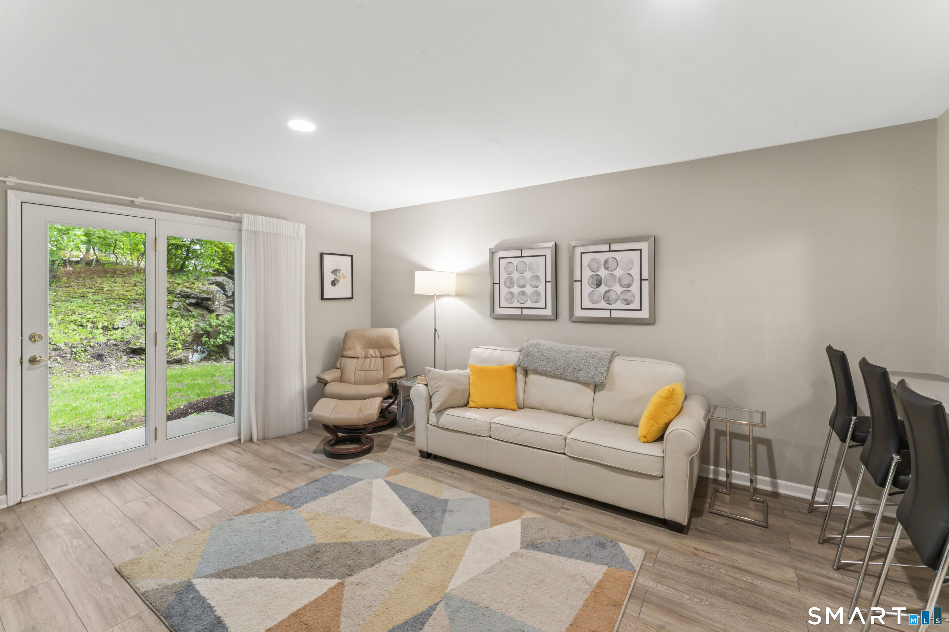 351 Pemberwick Road 818