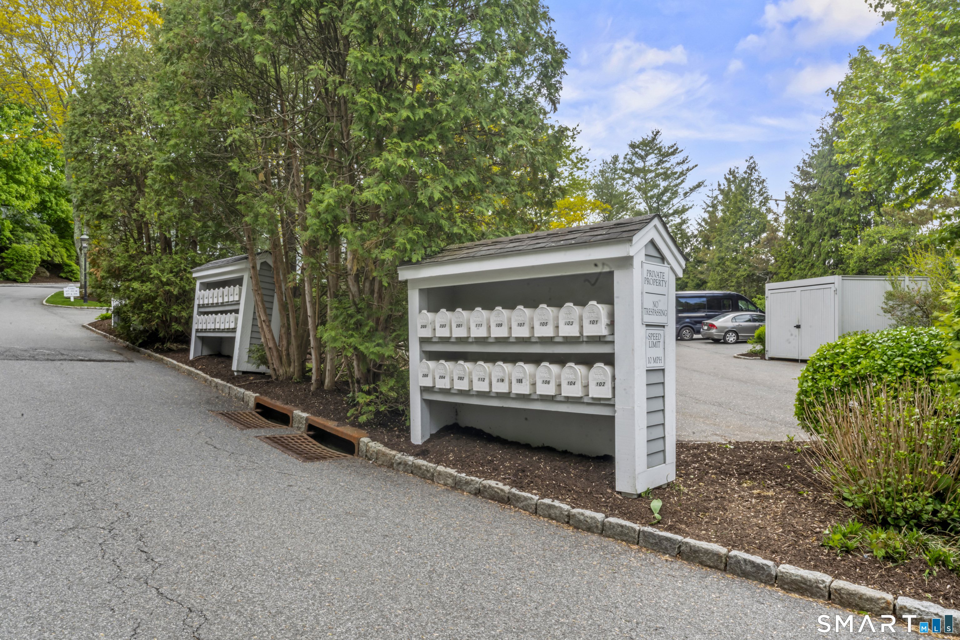 351 Pemberwick Road 818
