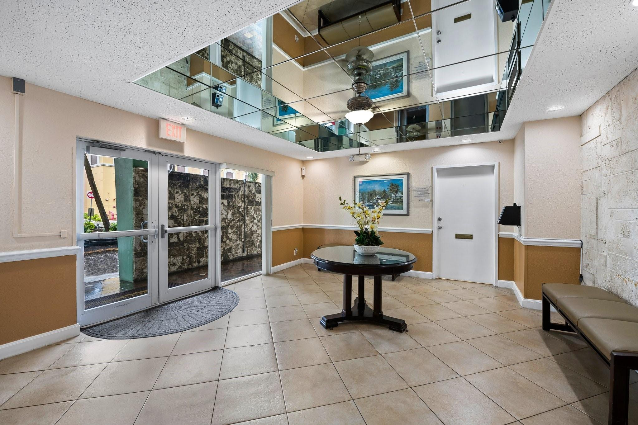 2555 NE 11th St 806