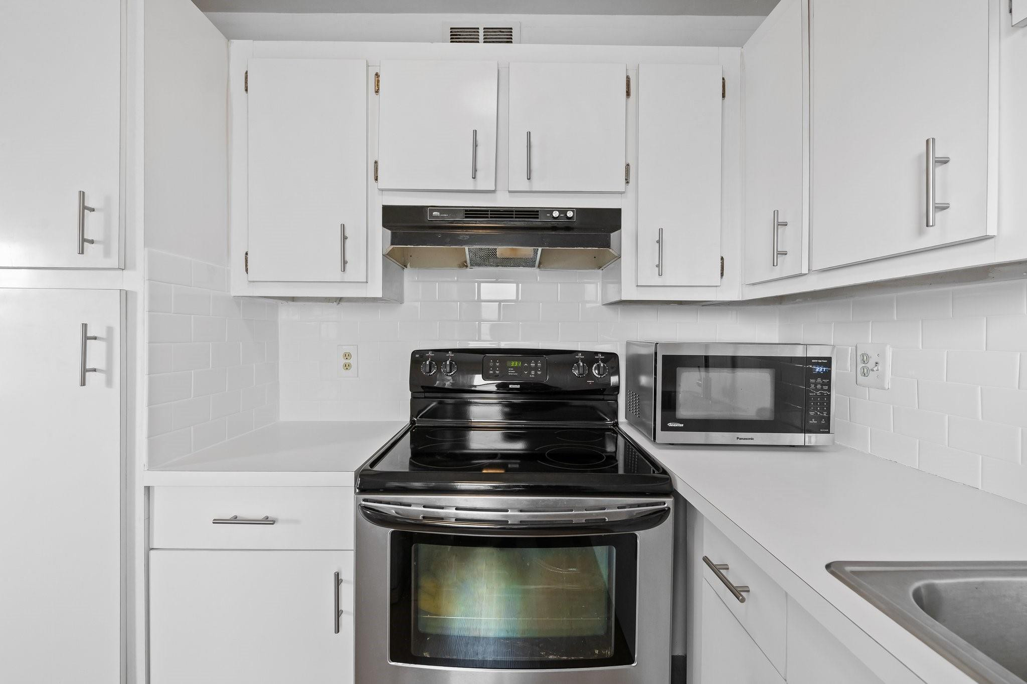2555 NE 11th St 806