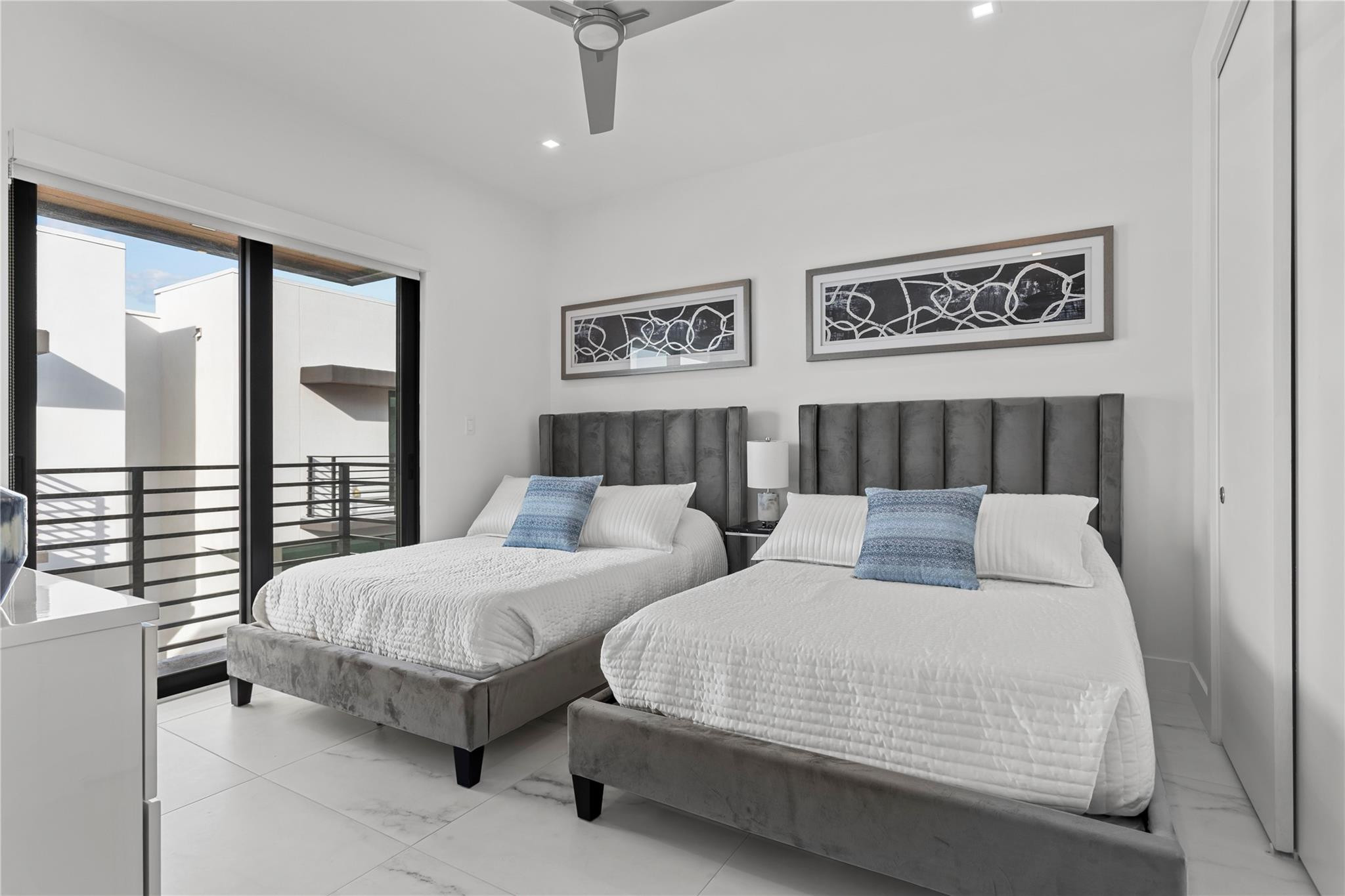 1044 N Victoria Park Rd