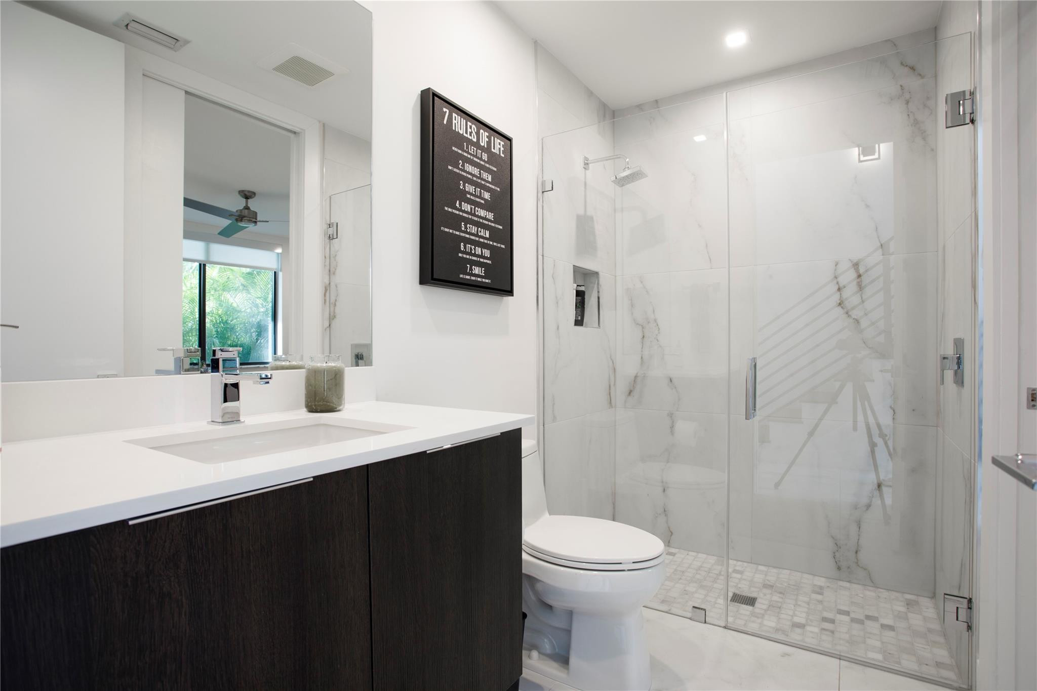 1044 N Victoria Park Rd