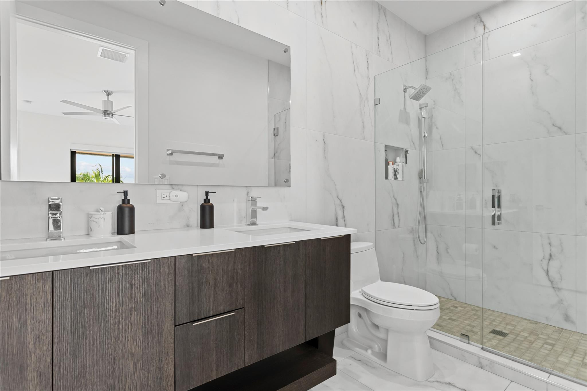 1044 N Victoria Park Rd