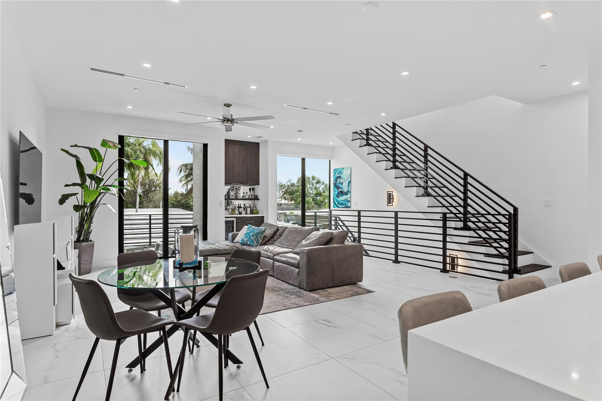 1044 N Victoria Park Rd