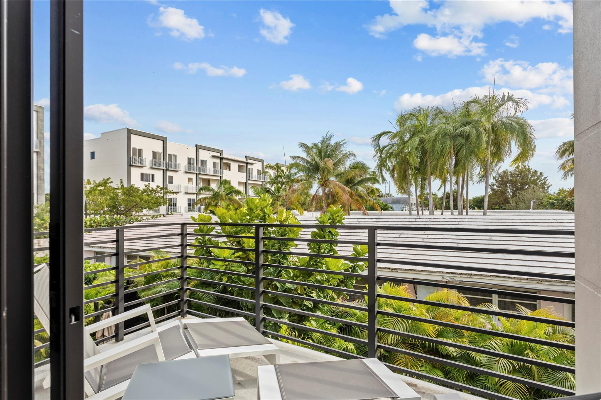 1044 N Victoria Park Rd