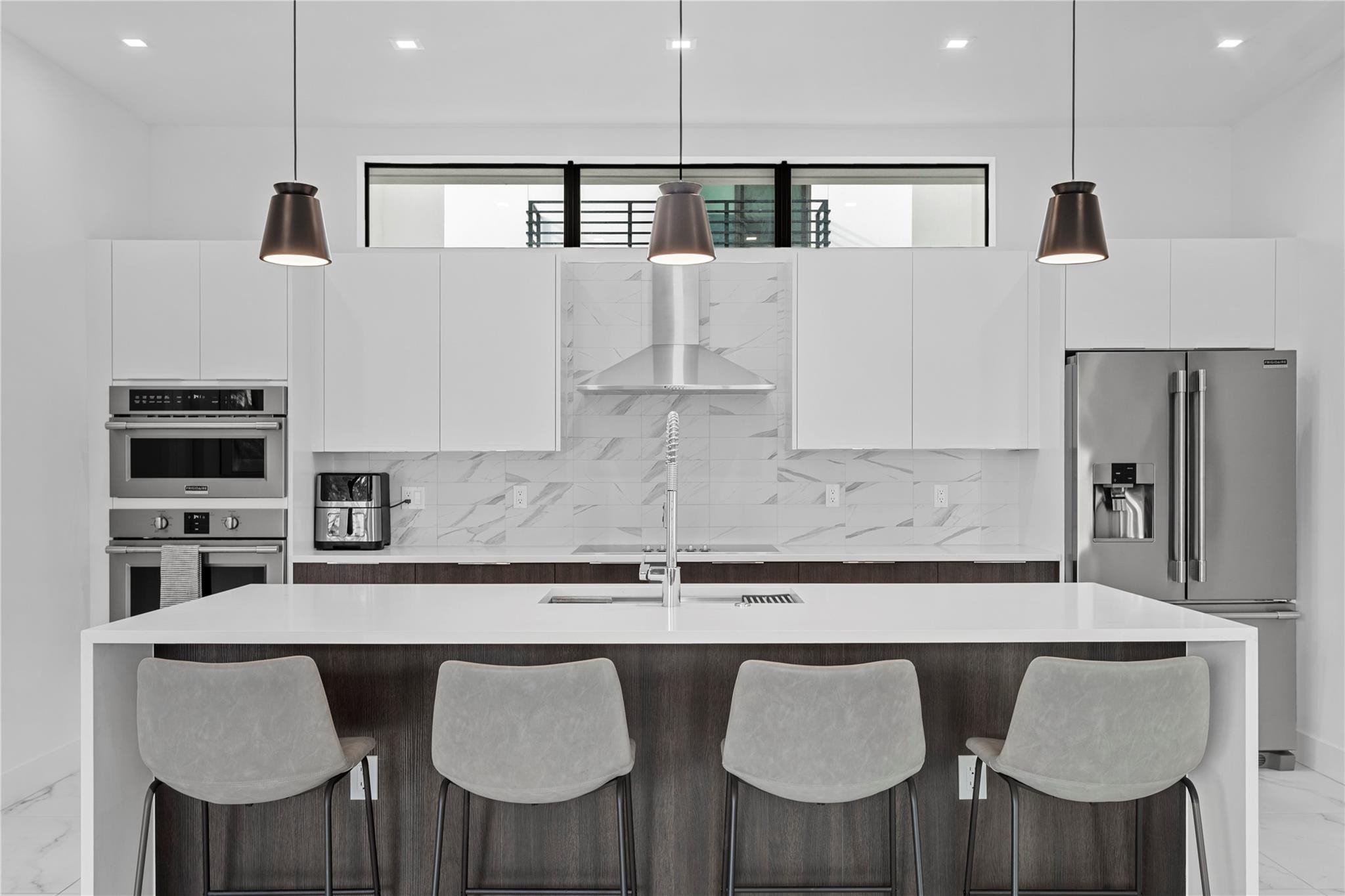 1044 N Victoria Park Rd