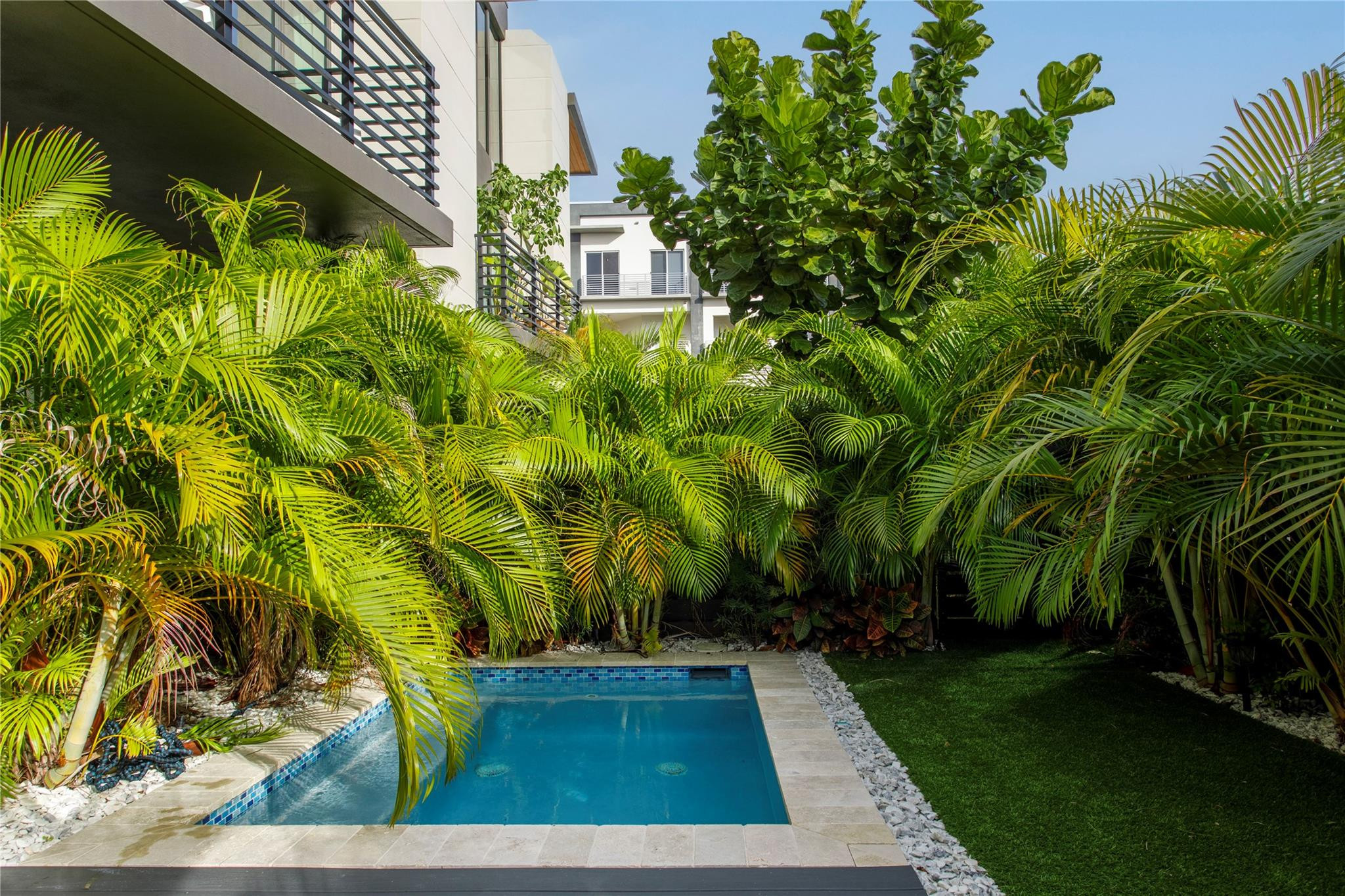 1044 N Victoria Park Rd