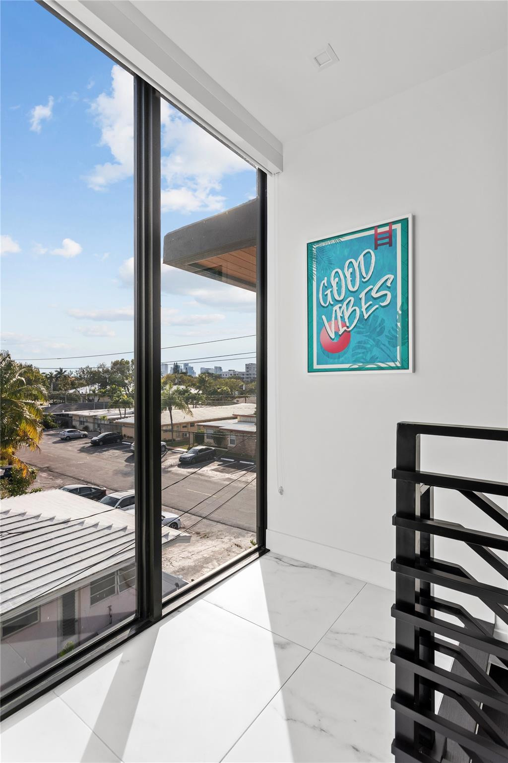 1044 N Victoria Park Rd