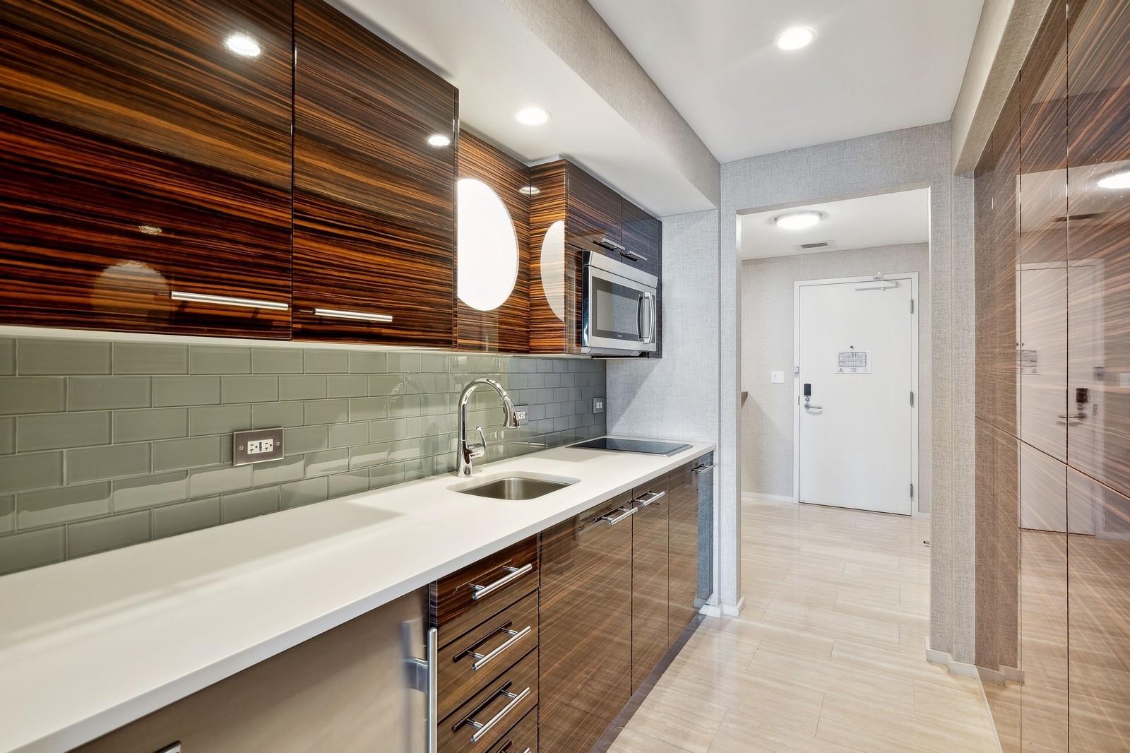 551 N Beach Blvd R2211