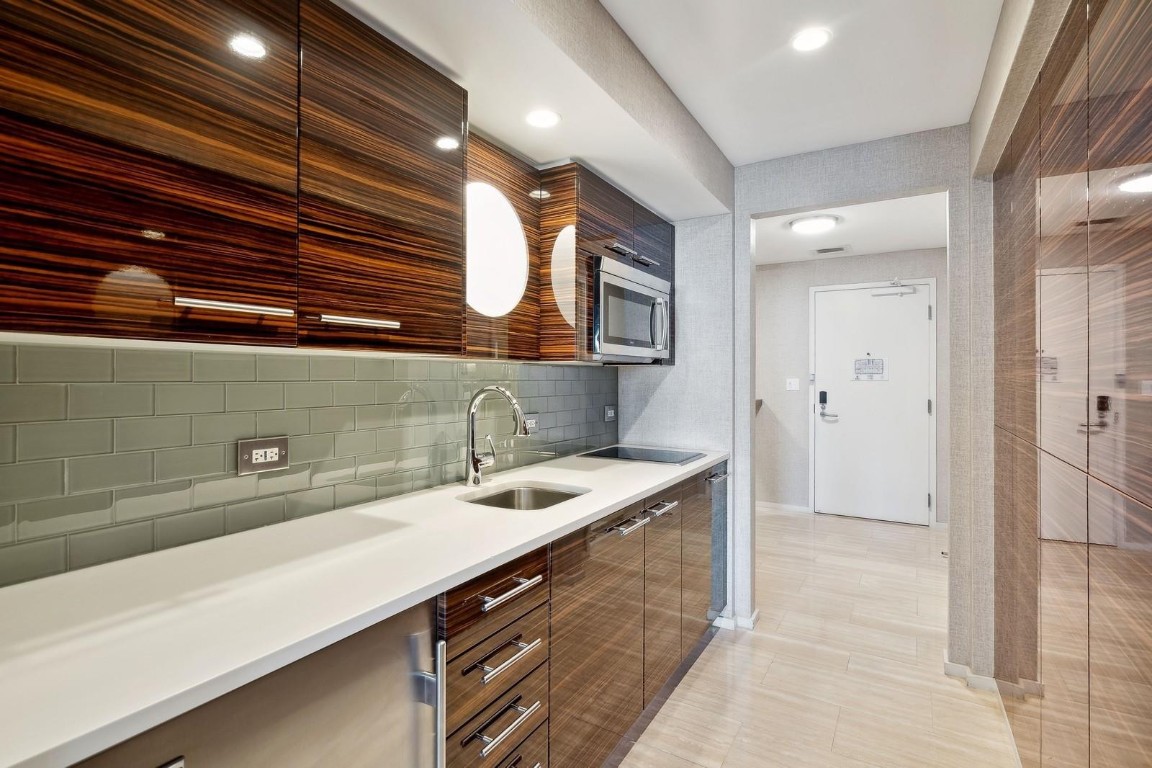 551 N Beach Blvd R2211