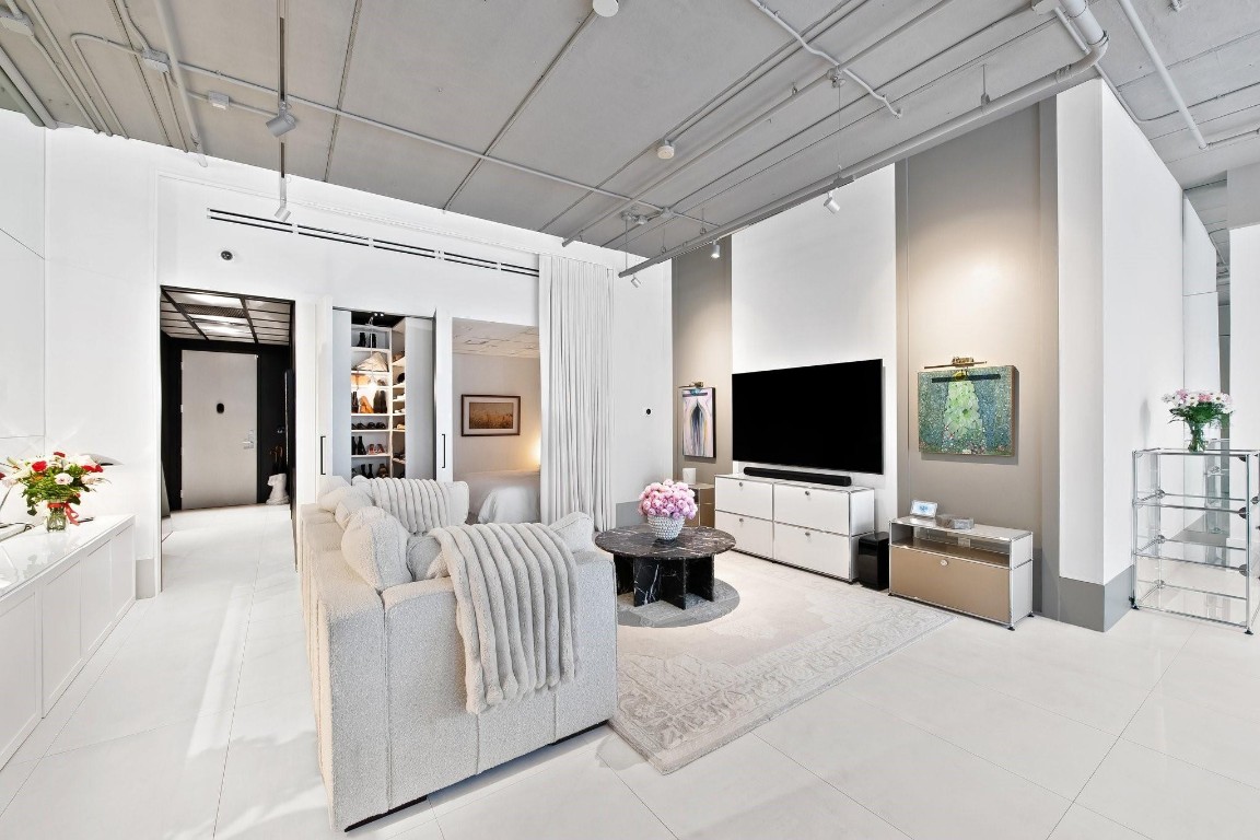 425 N Andrews Ave 206