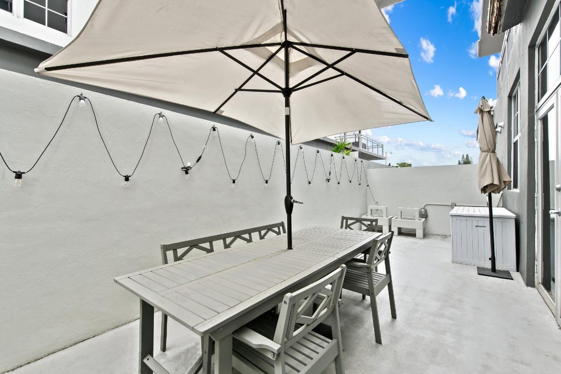 425 N Andrews Ave 206