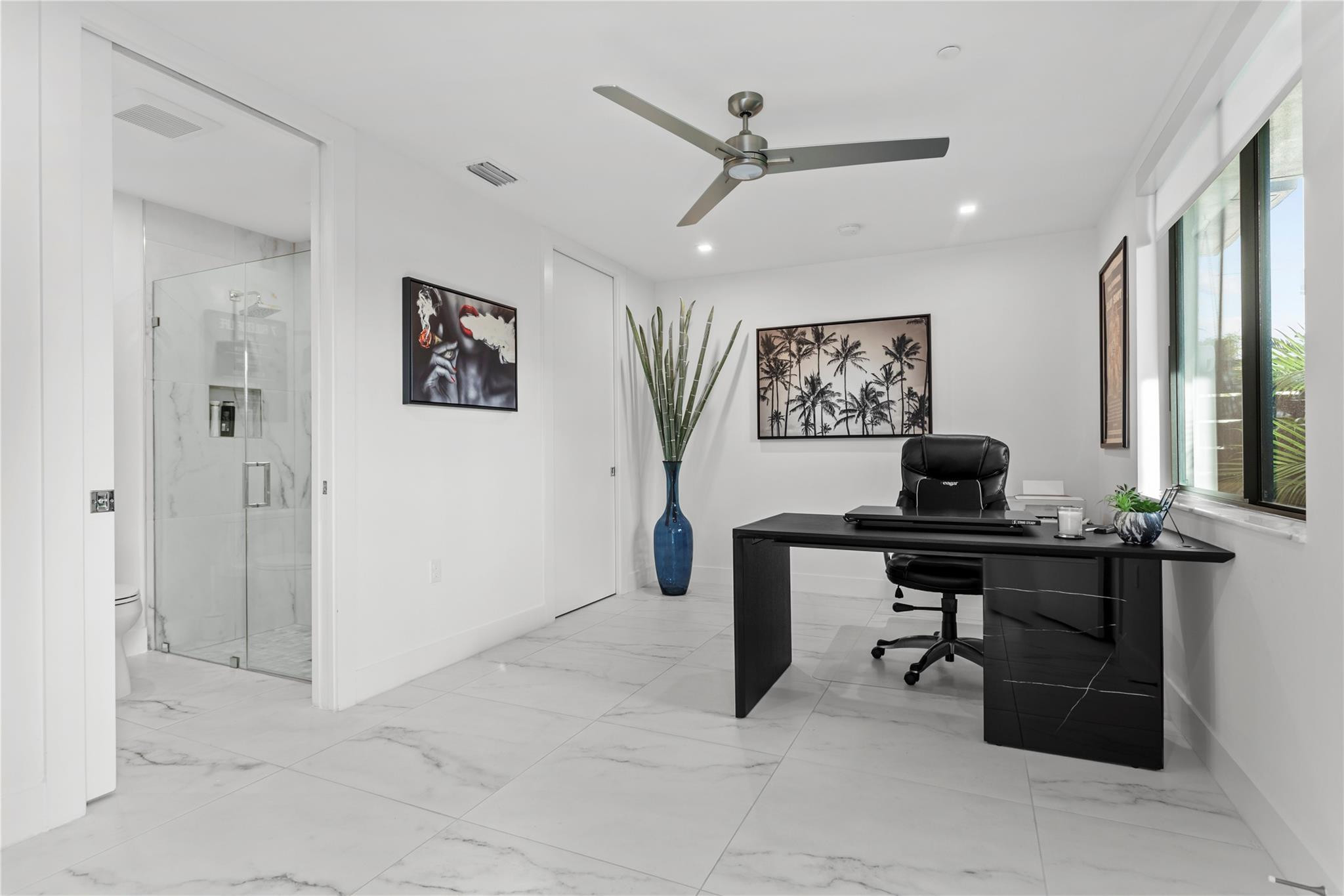 1044 N Victoria Park Rd