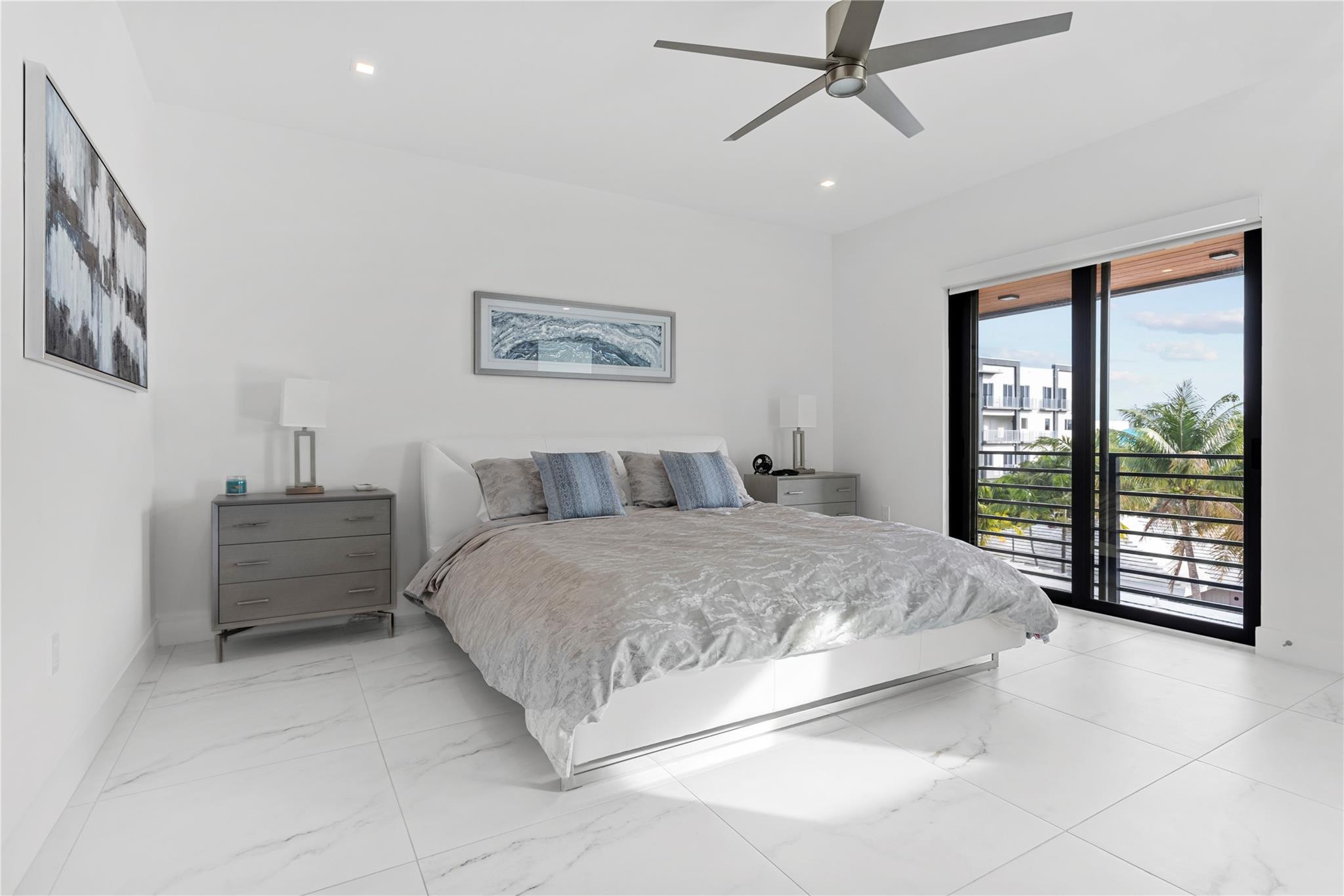 1044 N Victoria Park Rd