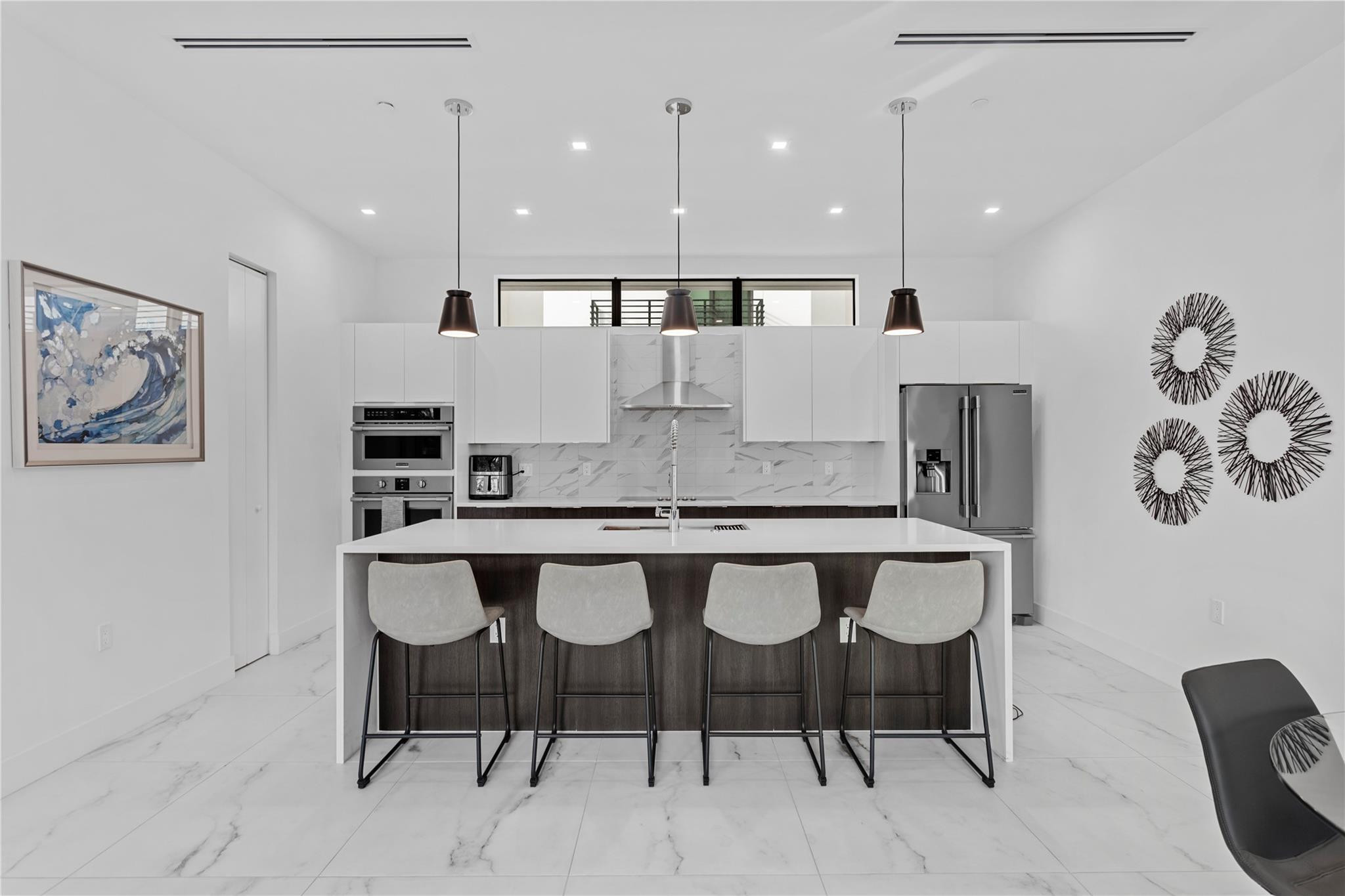 1044 N Victoria Park Rd