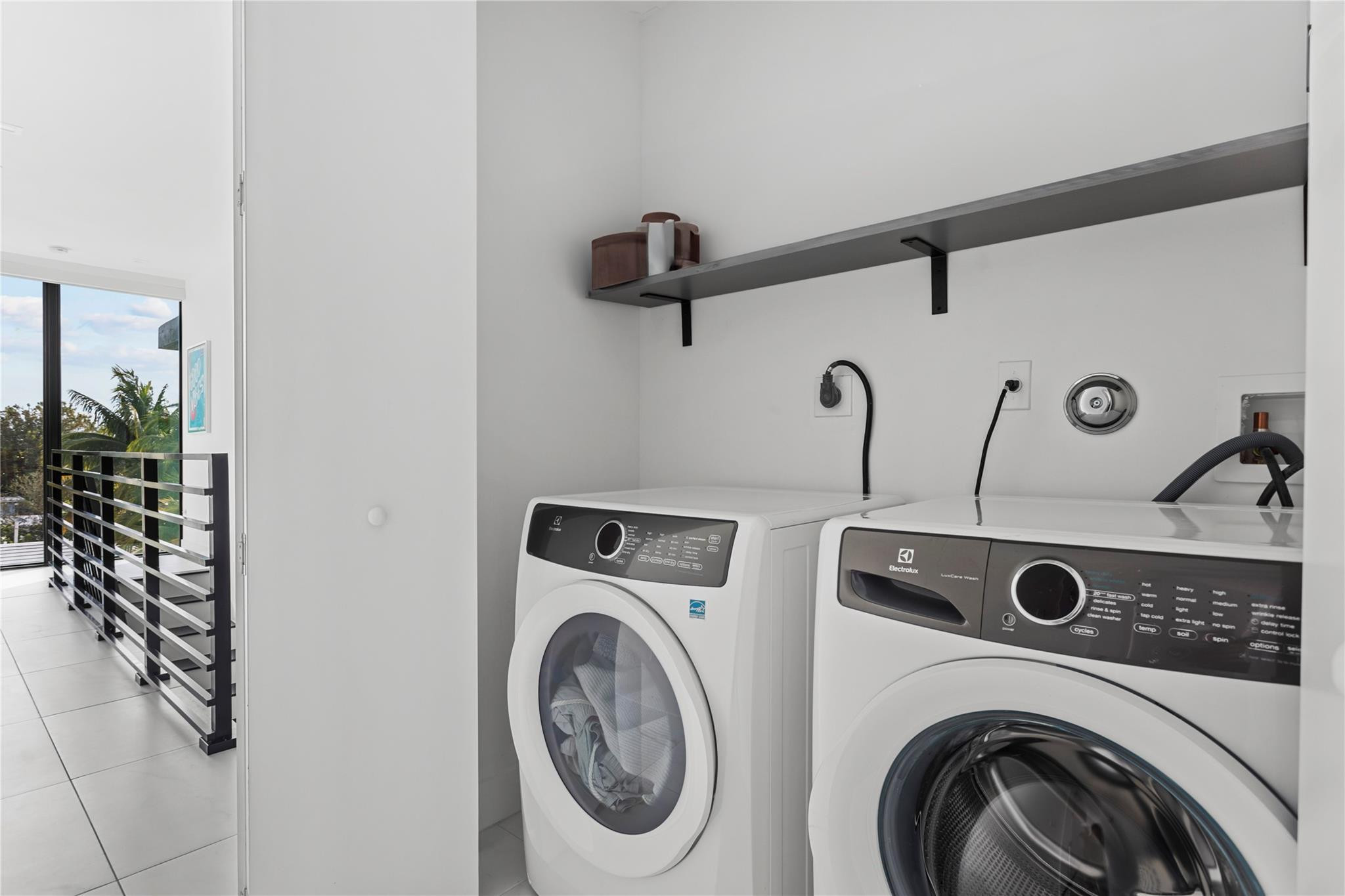 1044 N Victoria Park Rd