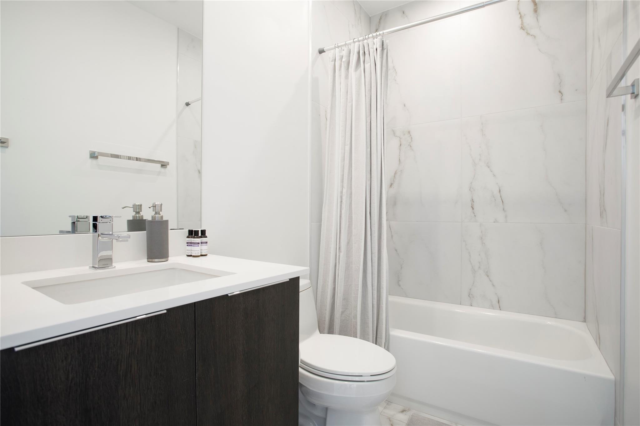 1044 N Victoria Park Rd