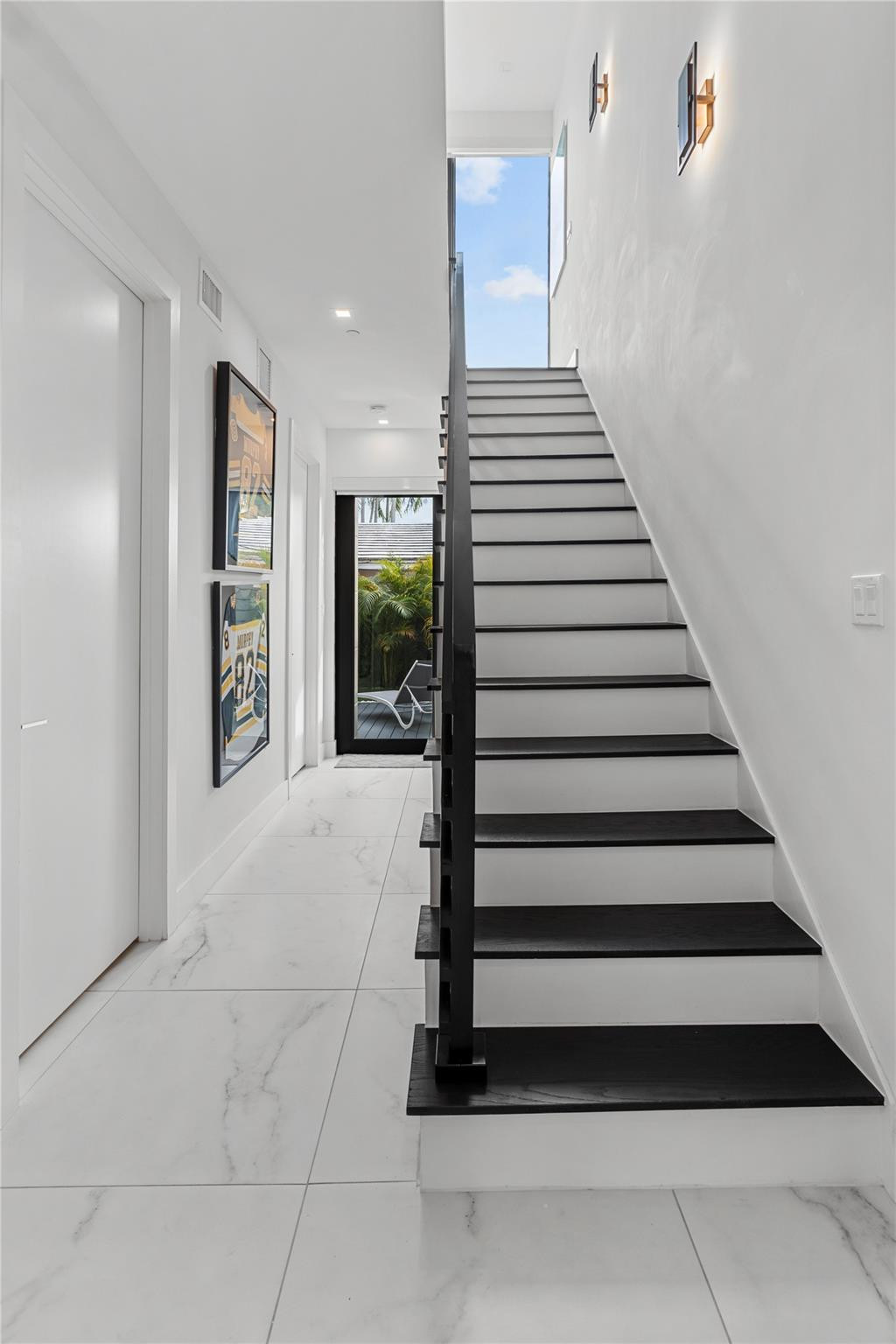 1044 N Victoria Park Rd