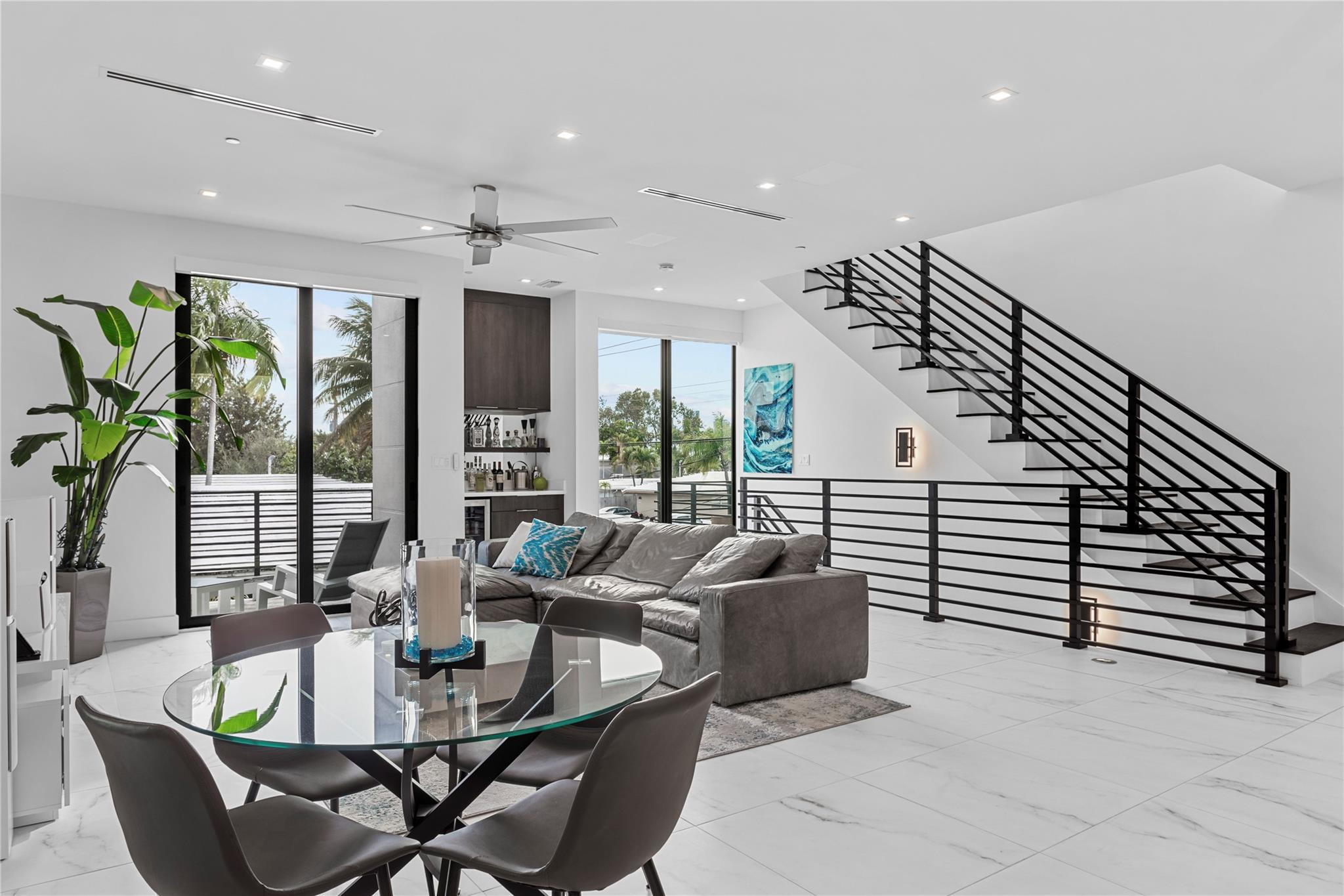 1044 N Victoria Park Rd