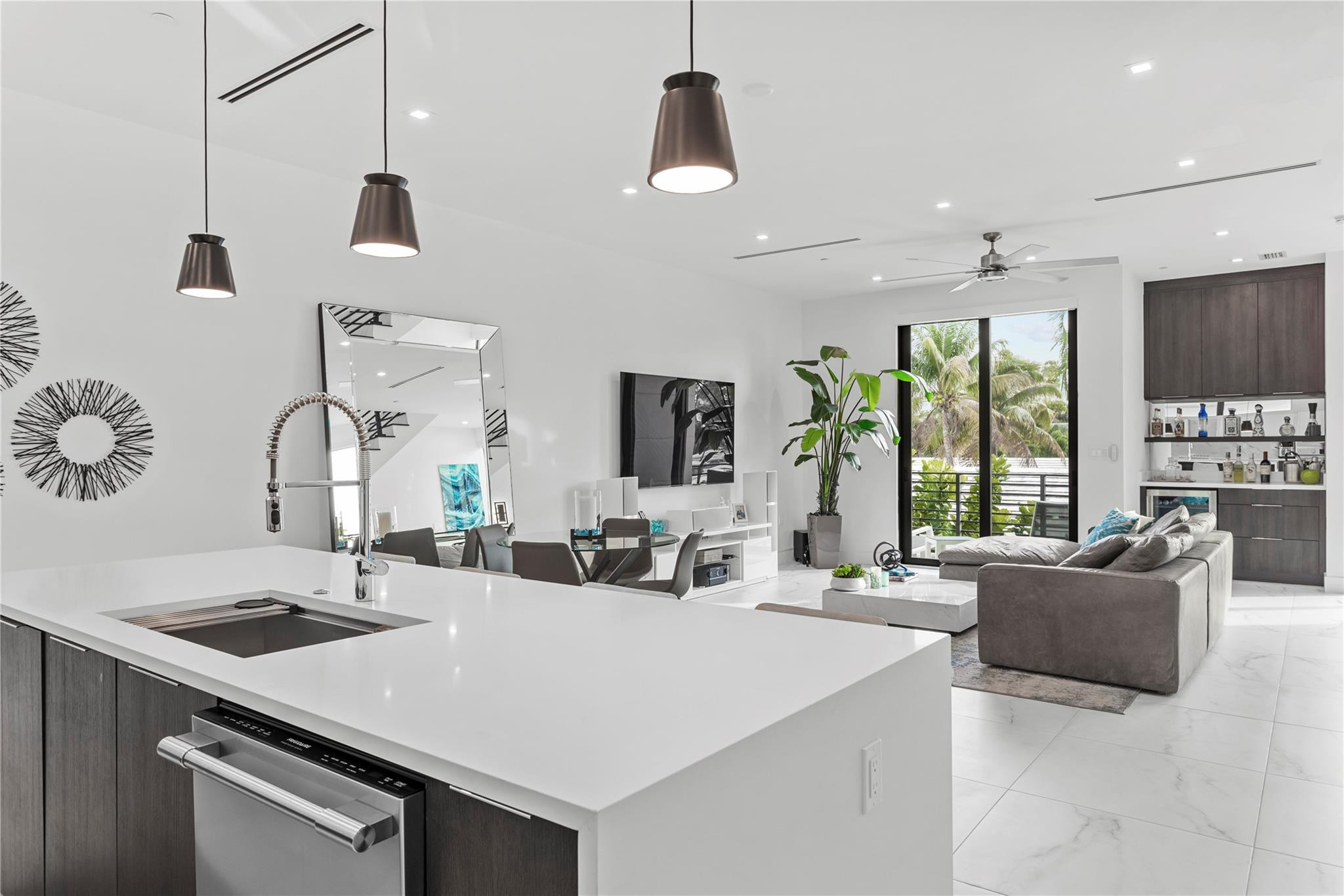 1044 N Victoria Park Rd