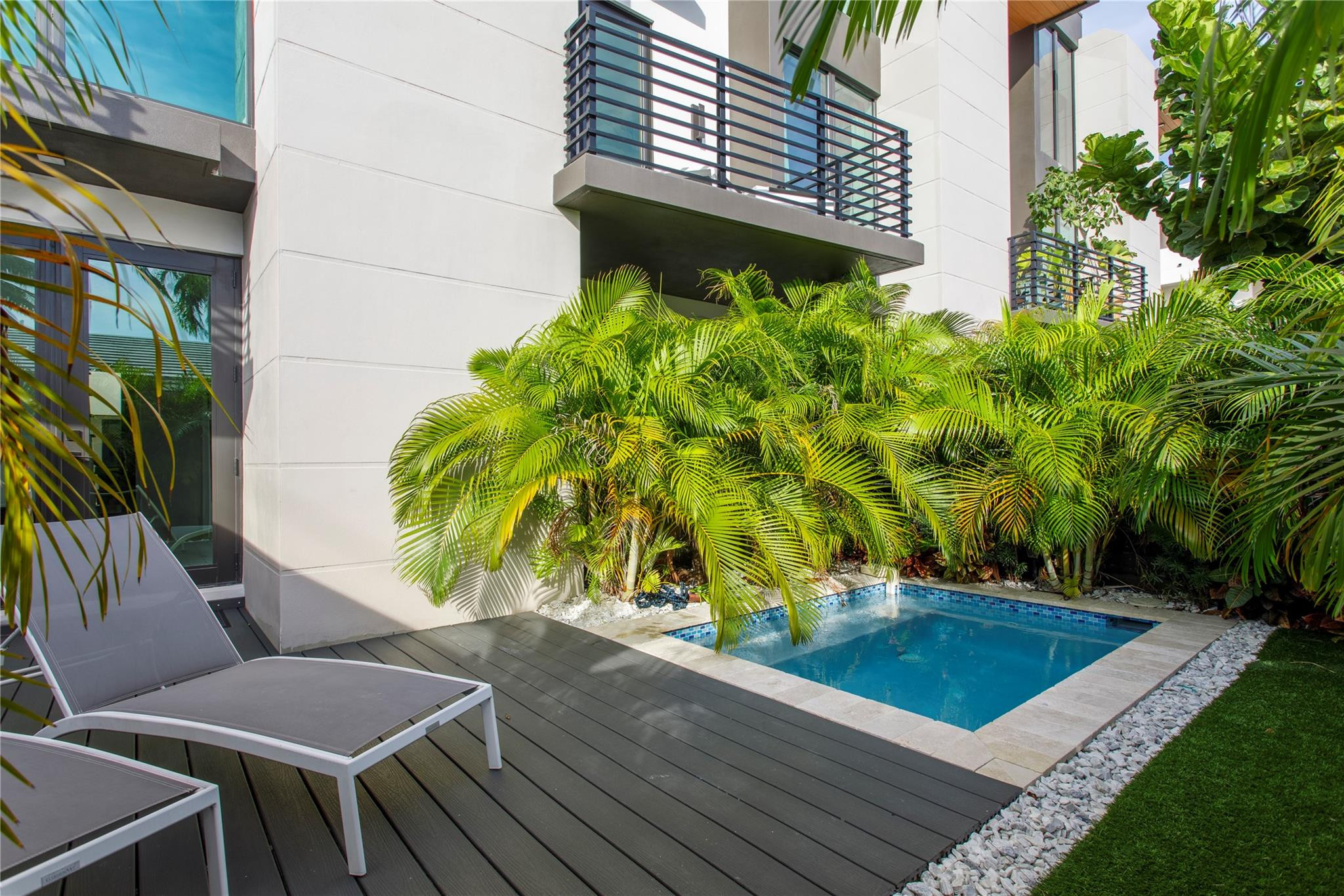 1044 N Victoria Park Rd