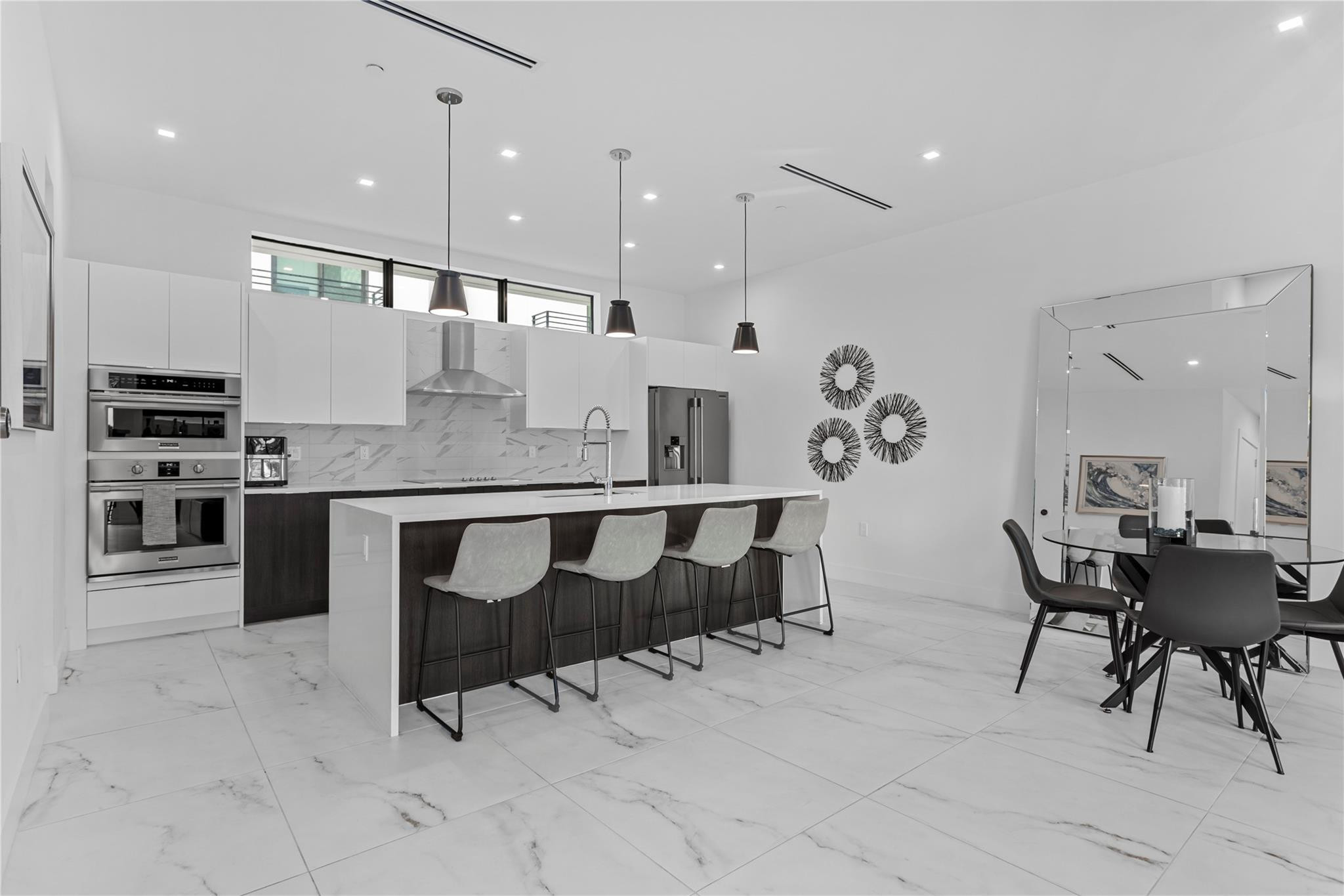 1044 N Victoria Park Rd