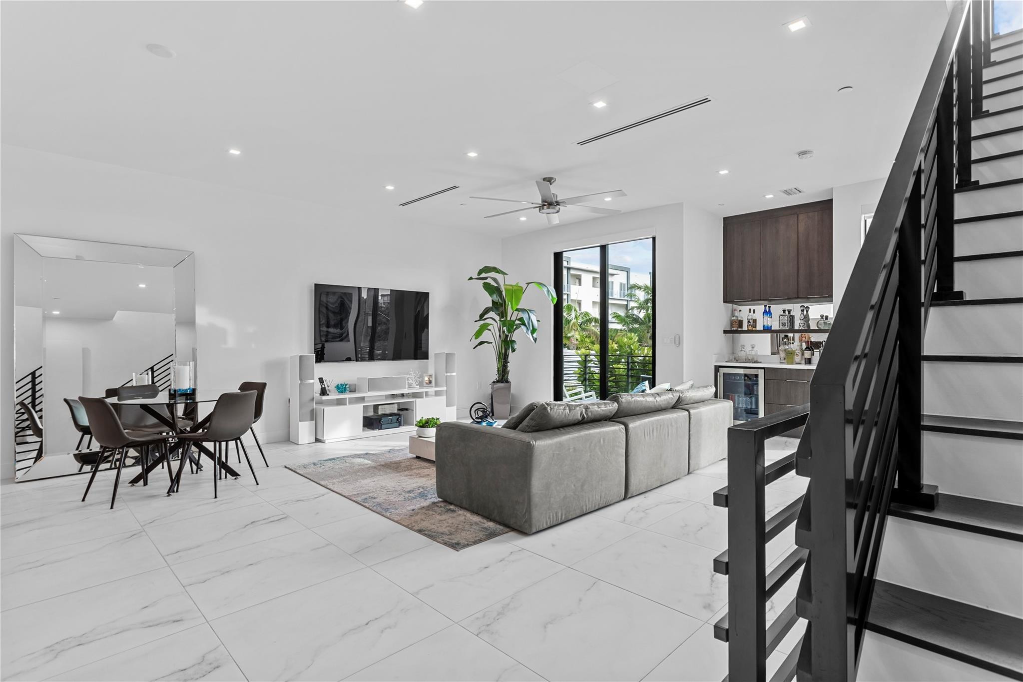 1044 N Victoria Park Rd