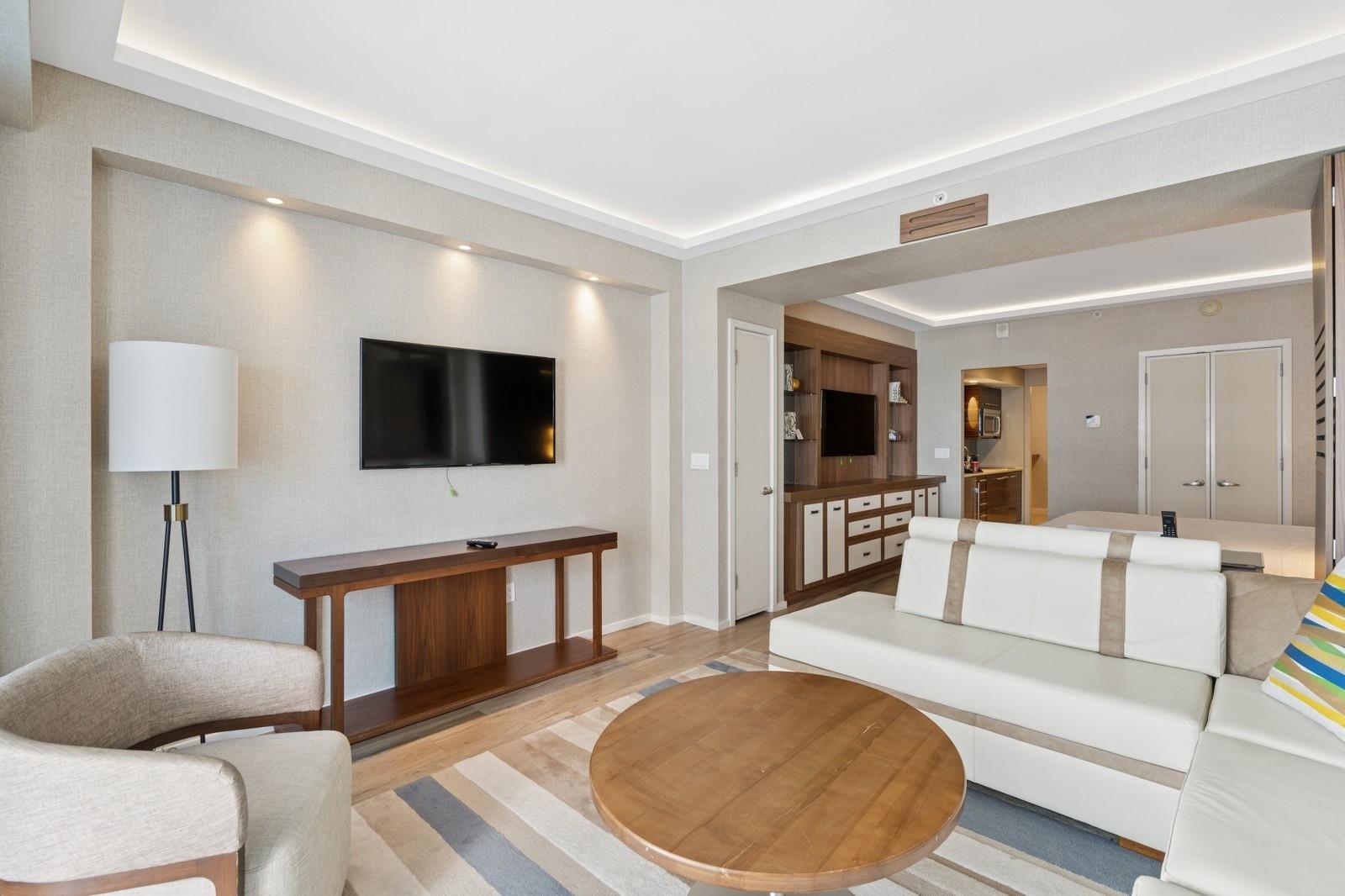 551 N Beach H906