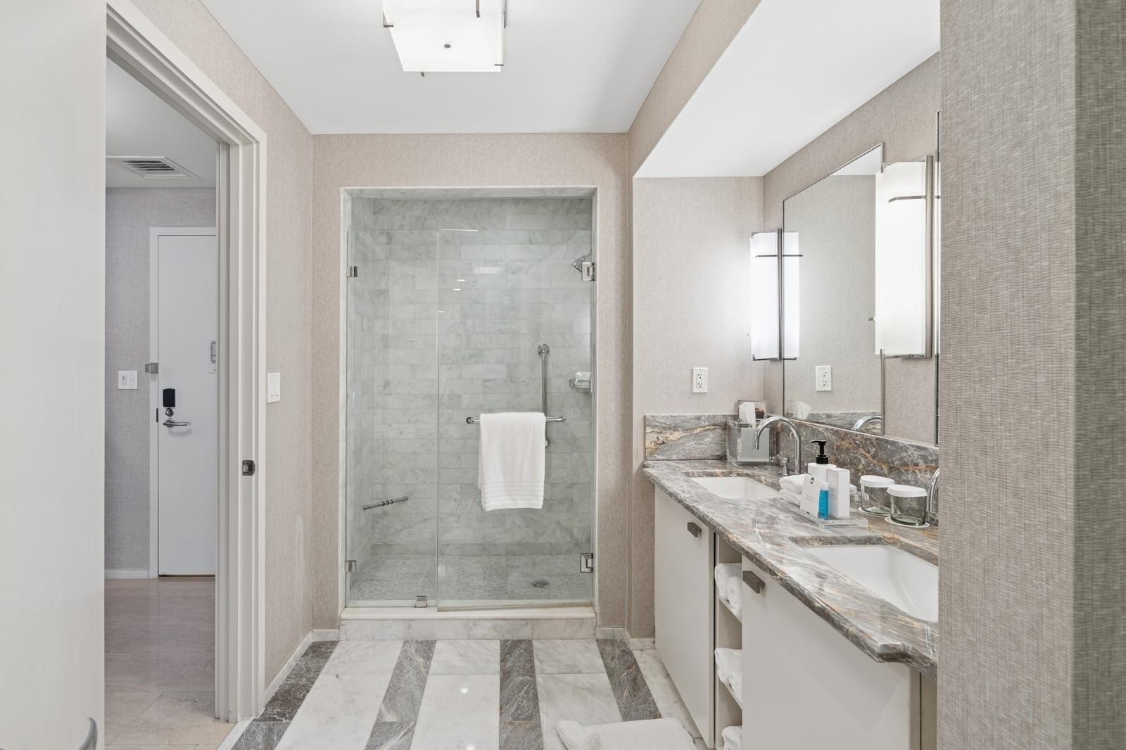 551 N Beach H906