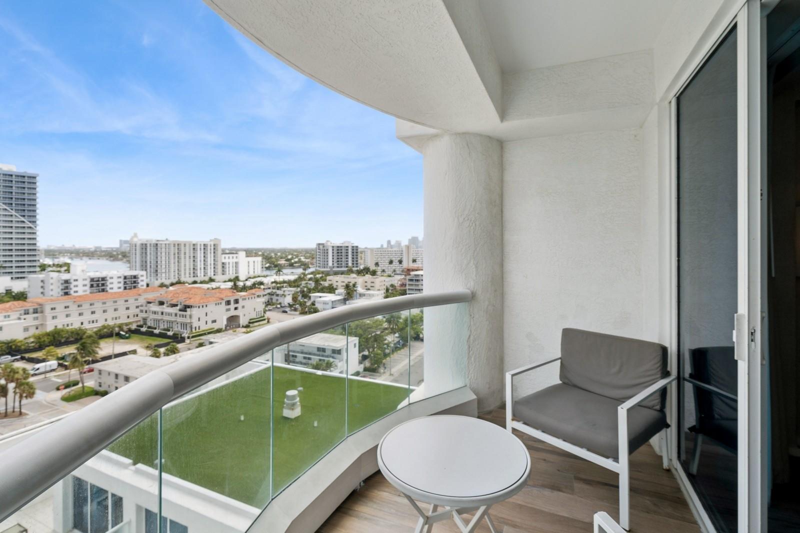 551 N Beach H906