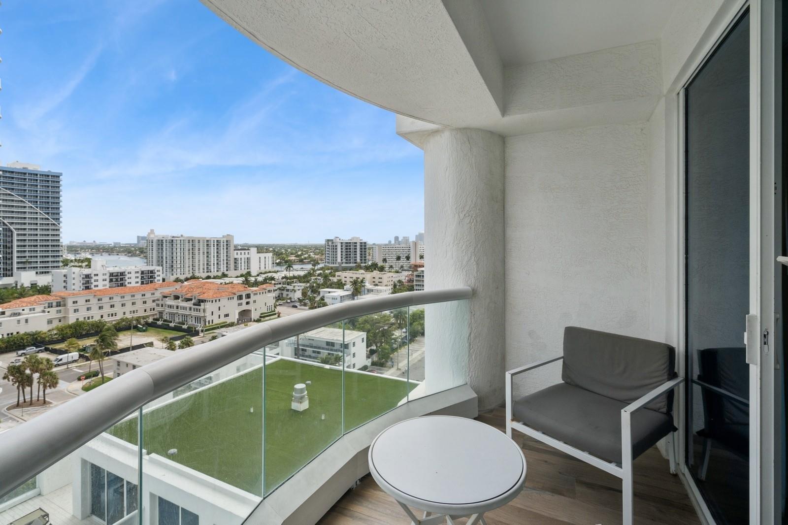 551 N Beach H906