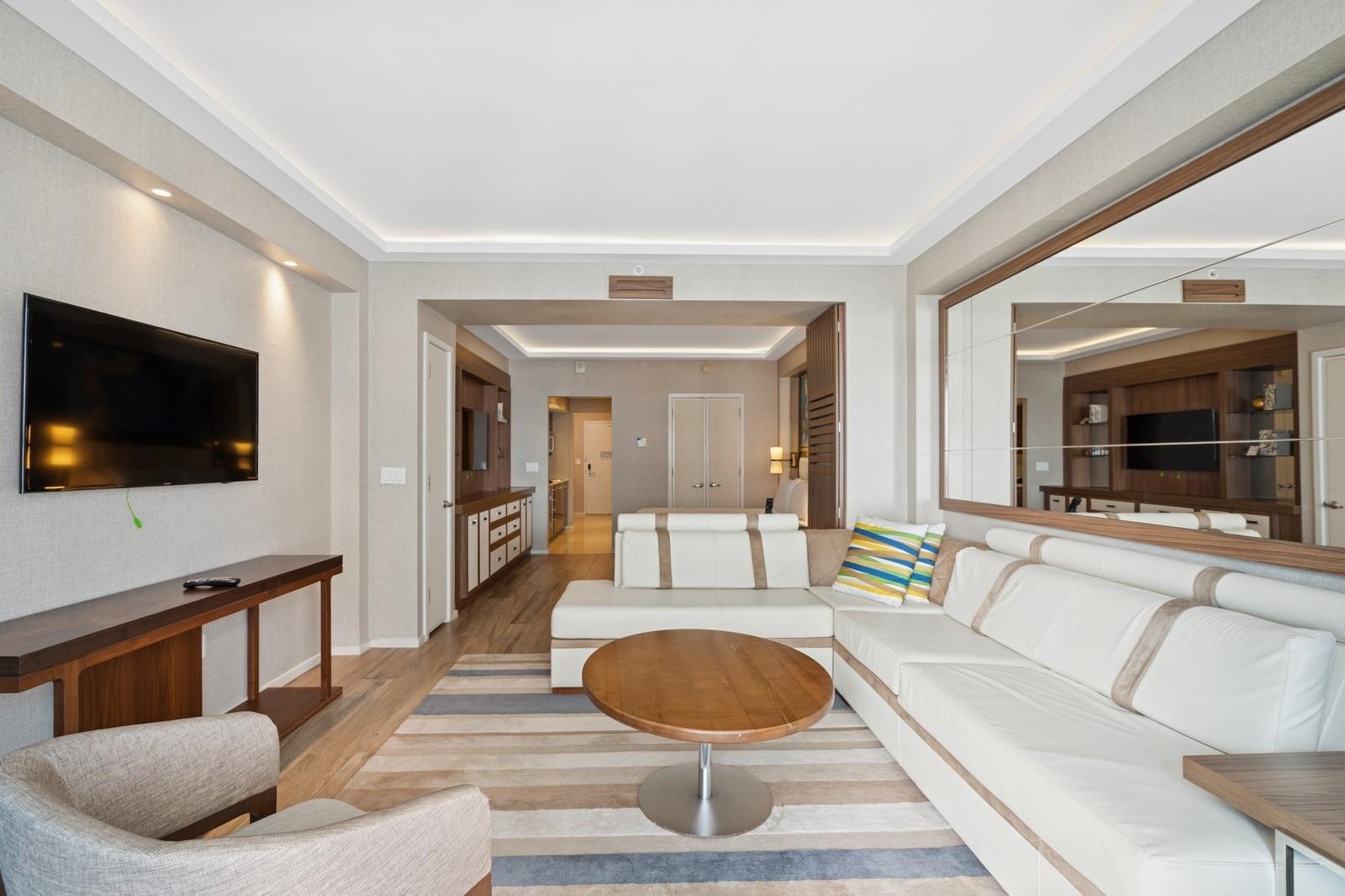 551 N Beach H906