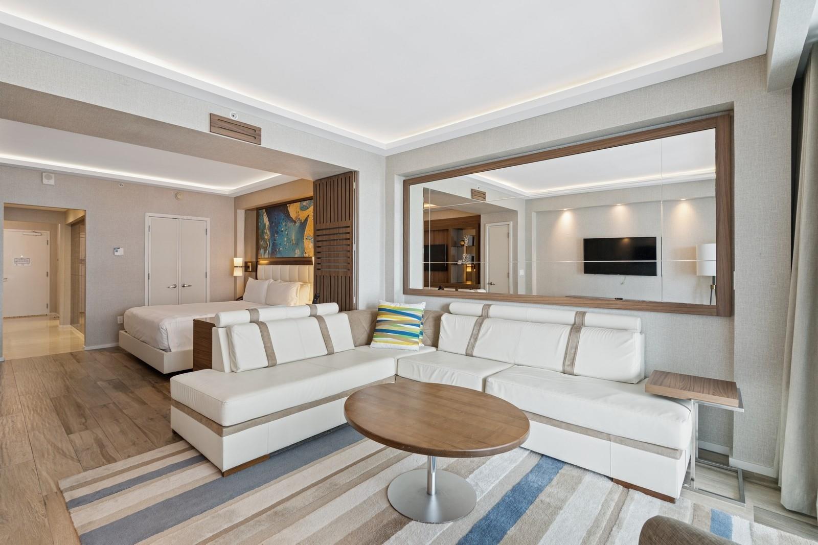 551 N Beach H906