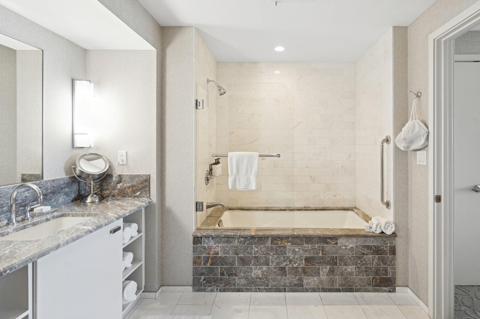 551 N Beach Blvd R1902