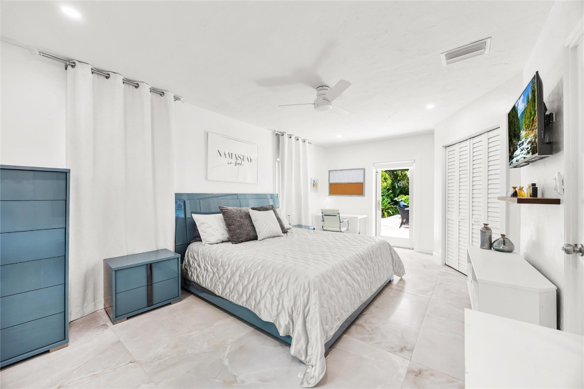 2520 Yacht Club Blvd