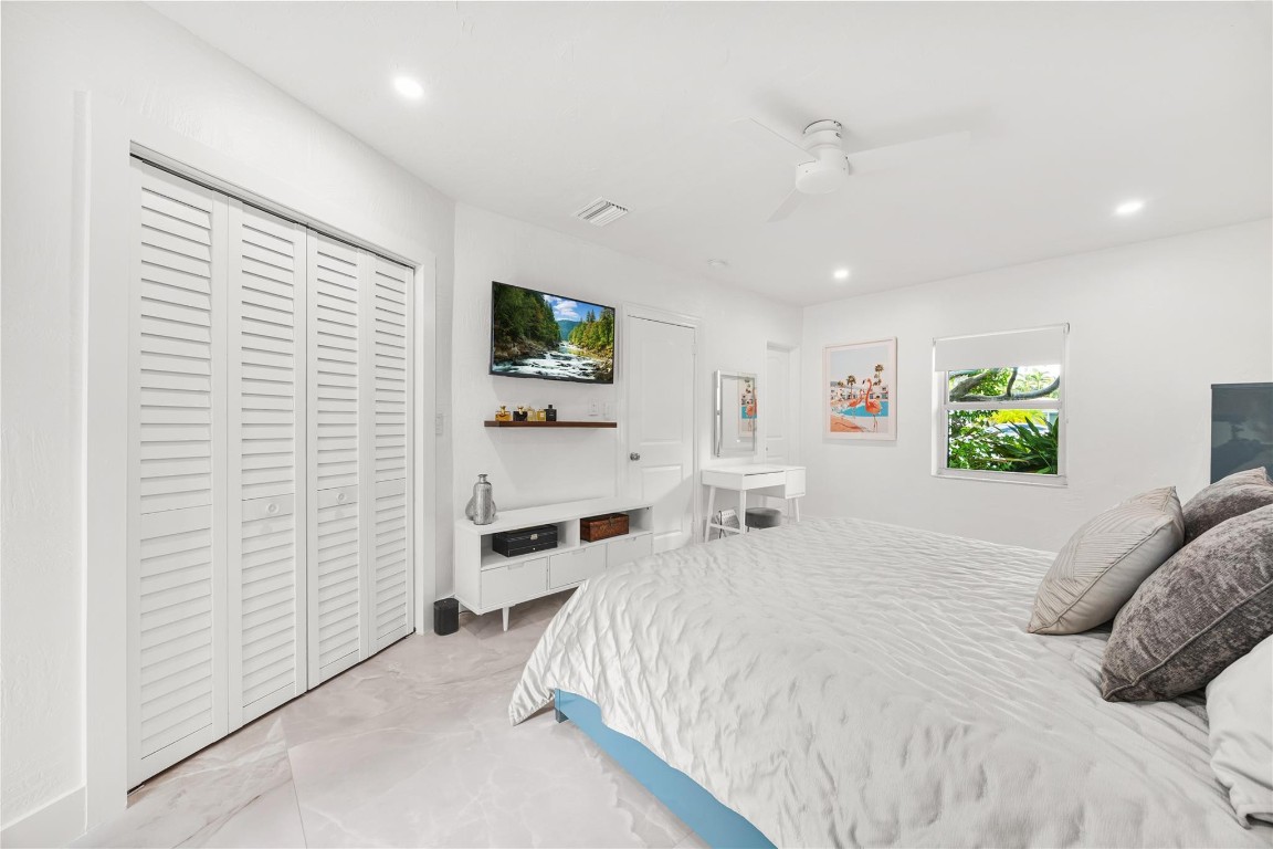 2520 Yacht Club Blvd