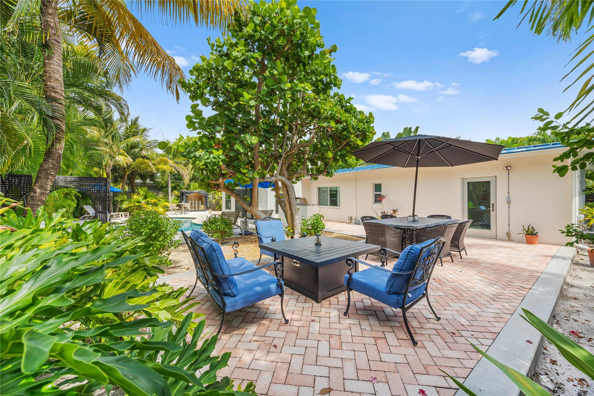 2520 Yacht Club Blvd