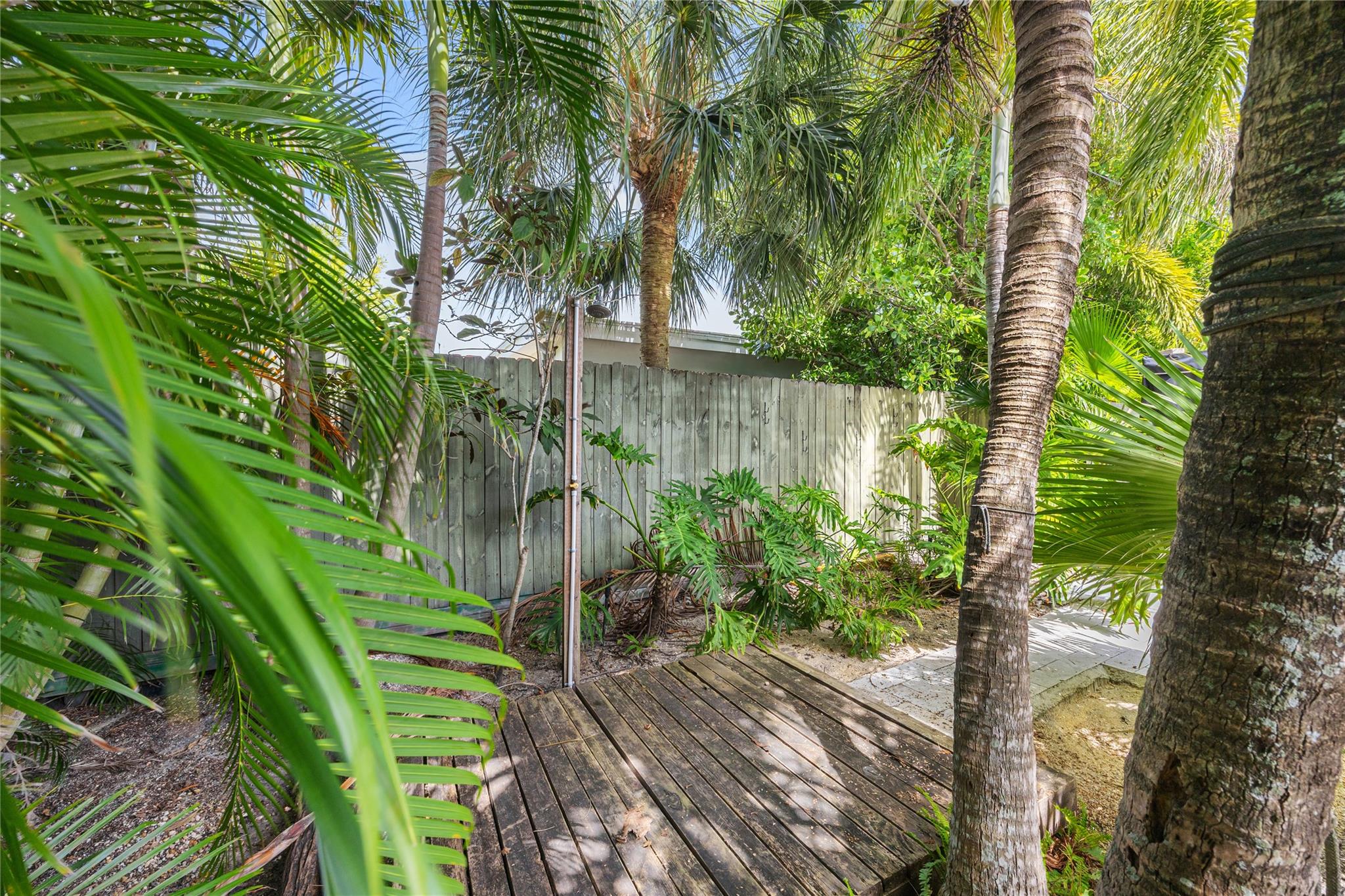 2520 Yacht Club Blvd