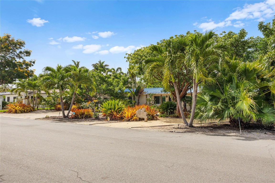 2520 Yacht Club Blvd