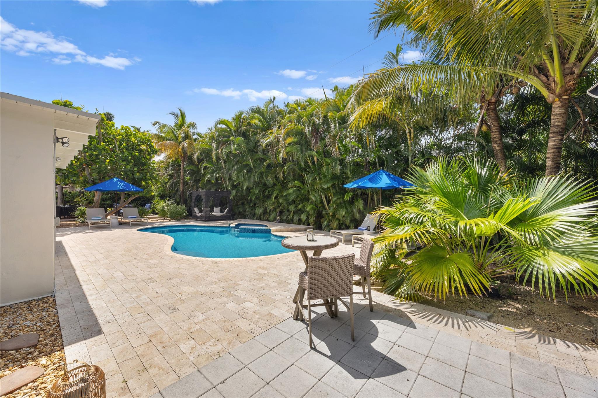 2520 Yacht Club Blvd