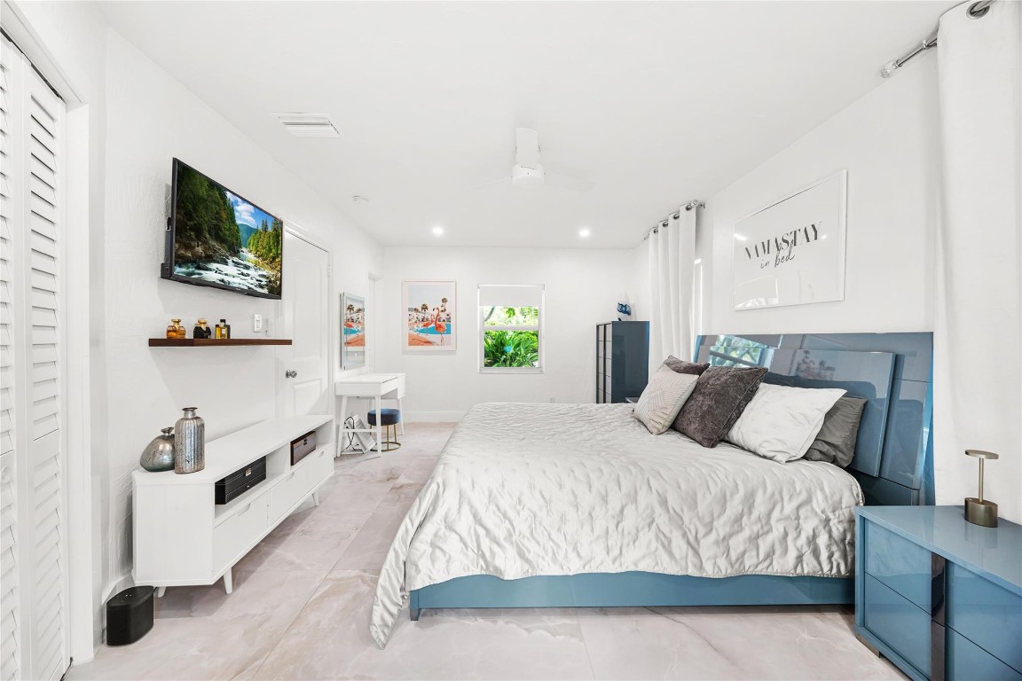 2520 Yacht Club Blvd