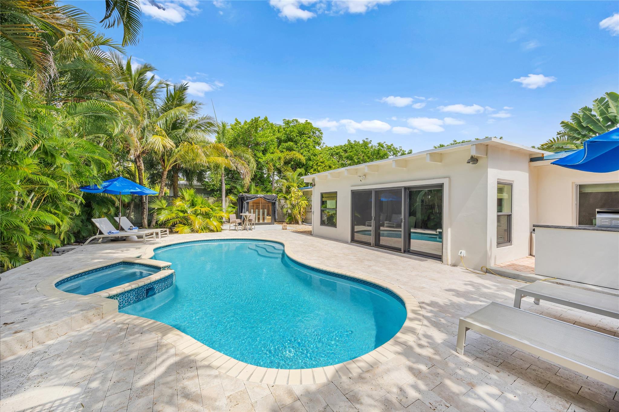 2520 Yacht Club Blvd