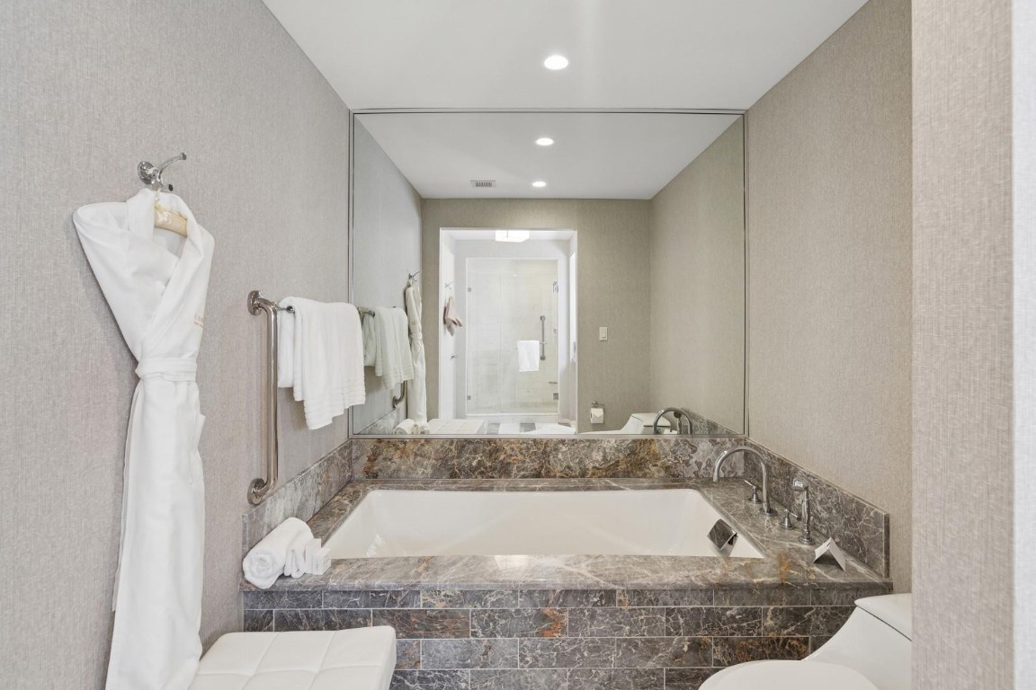 551 N Fort Lauderdale Beach Blvd R1902