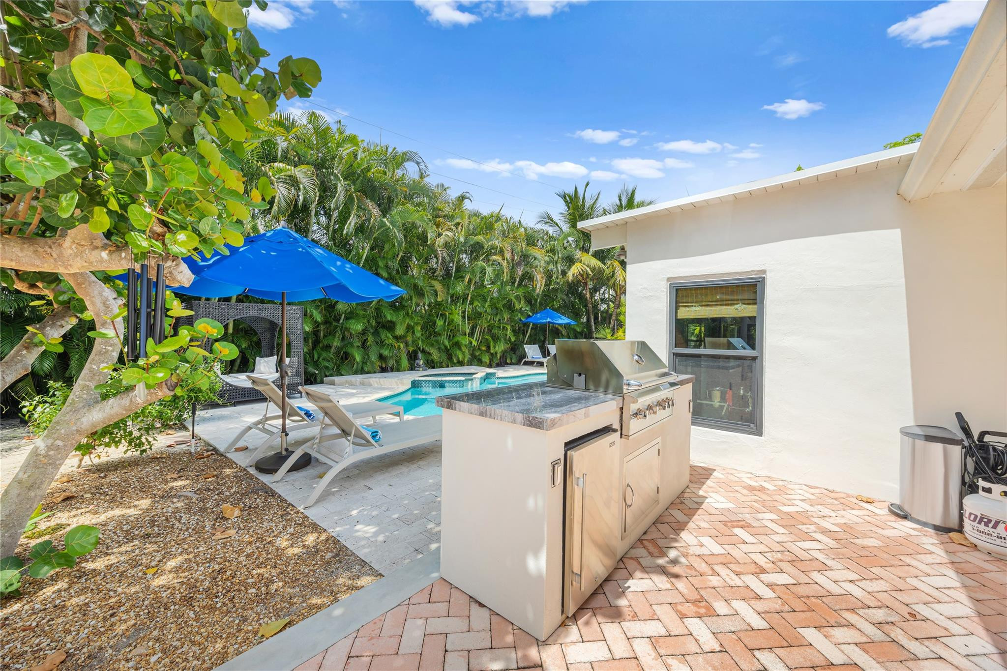 2520 Yacht Club Boulevard